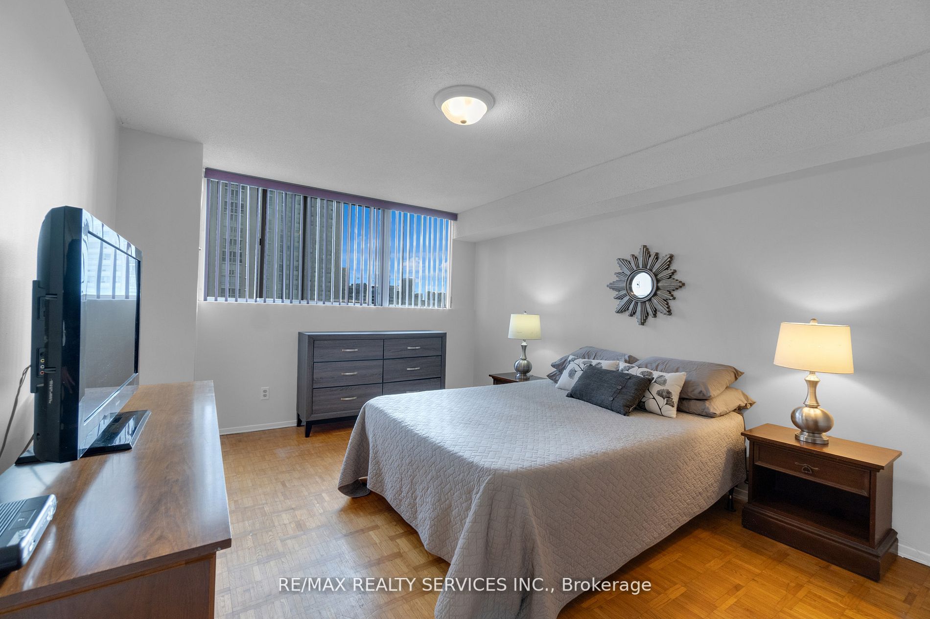 3700 Kaneff Cres, #504