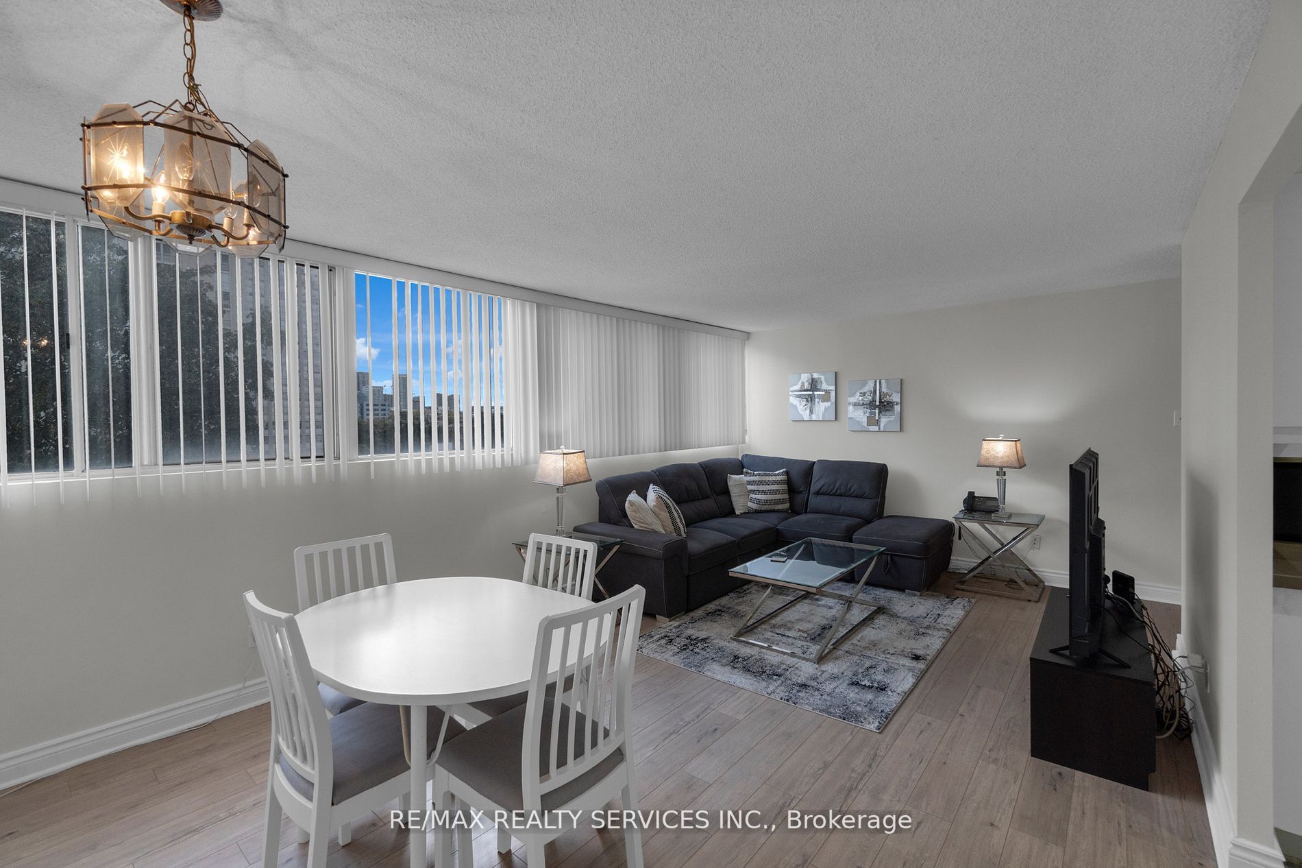 3700 Kaneff Cres, #504