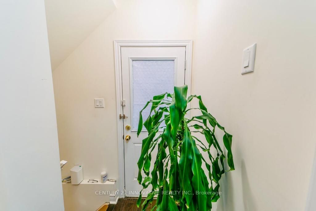 13 Fairservice Dr