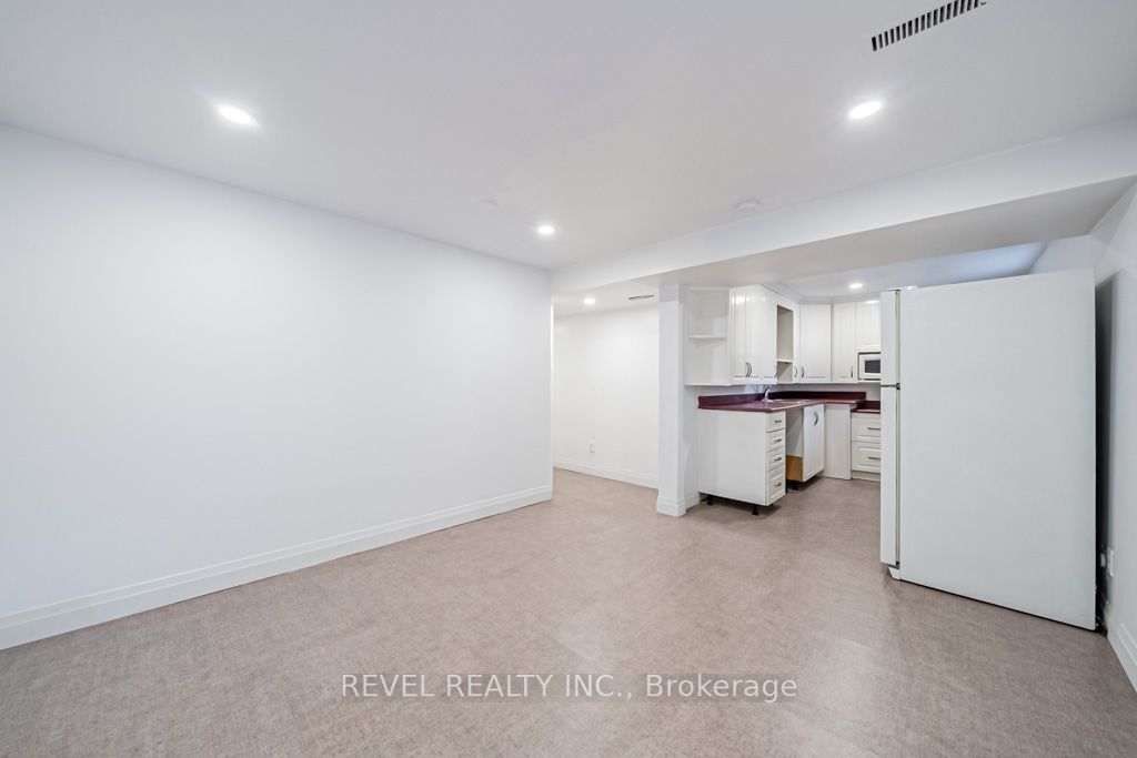 57 Pennington Cres