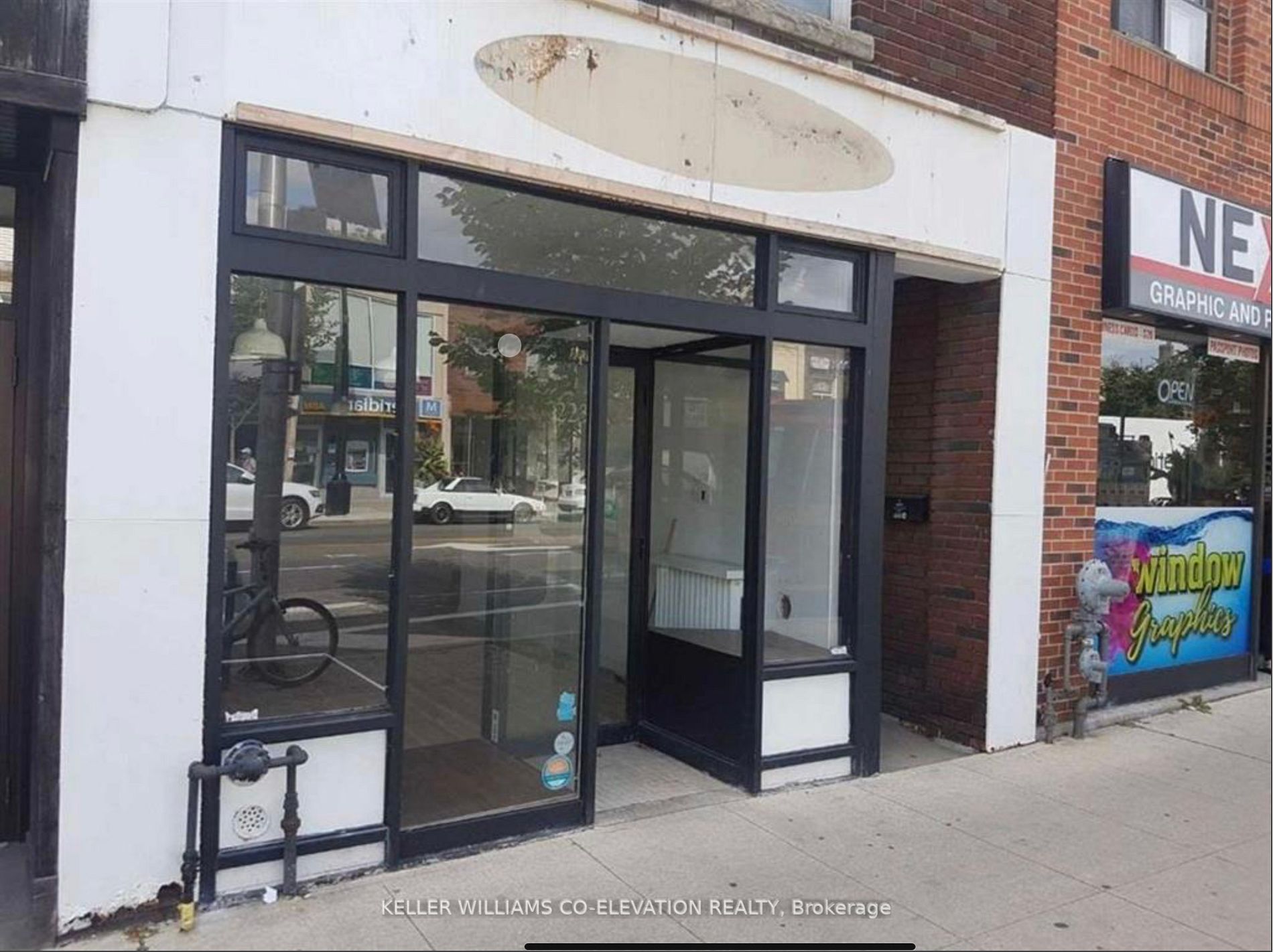 2237 Bloor St W