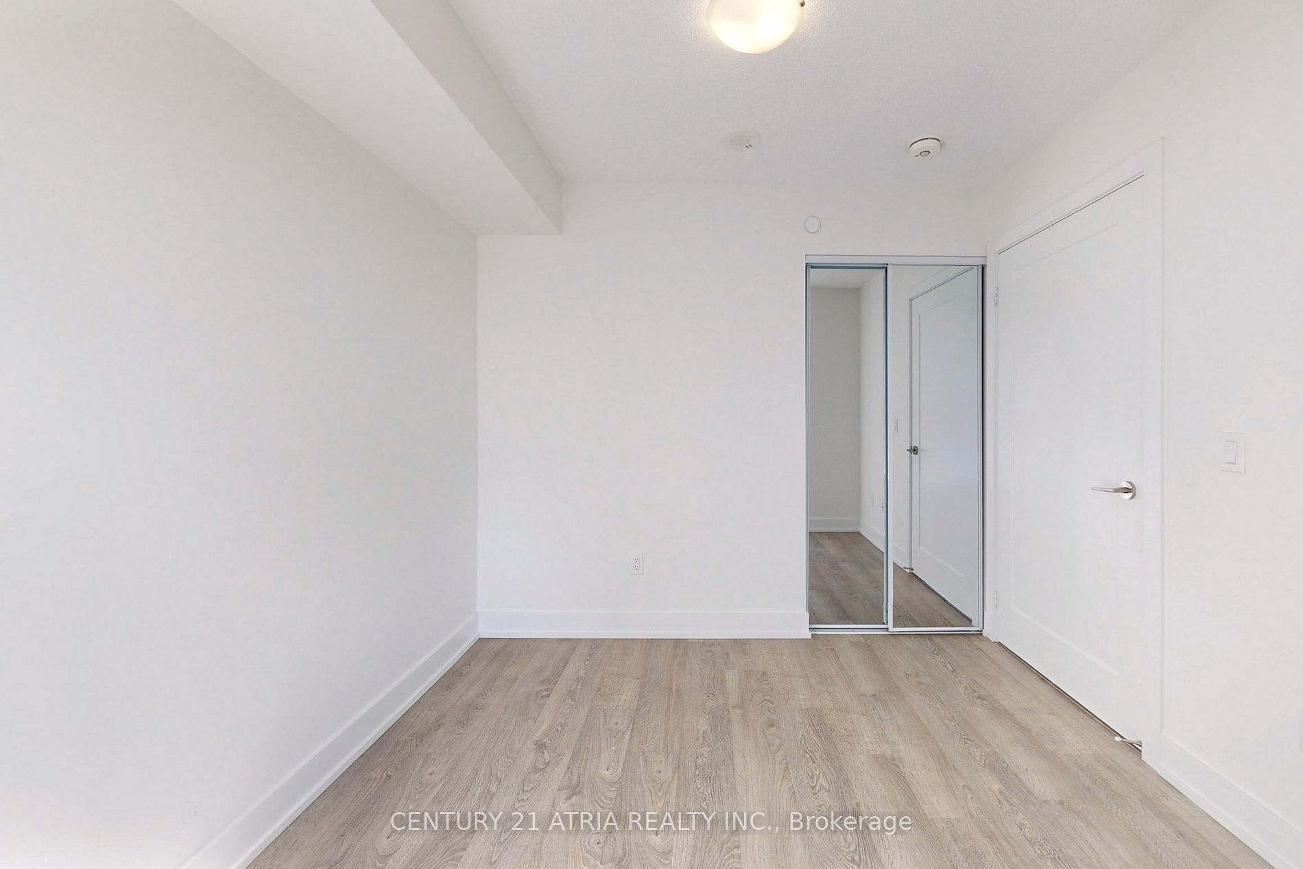 7 Mabelle Ave, #1501