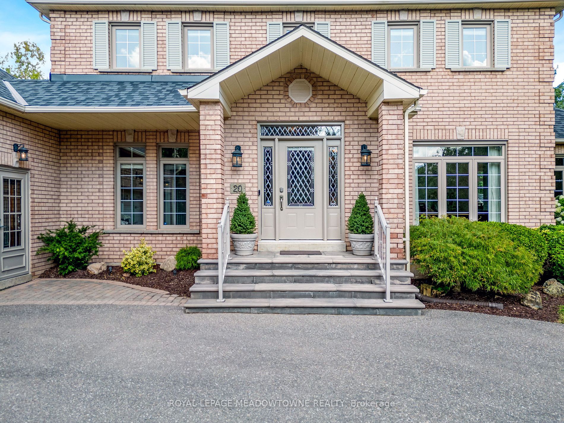 20 Oak Ridge Dr