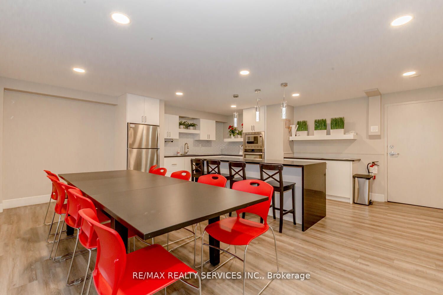 1100 Caven St, #1206