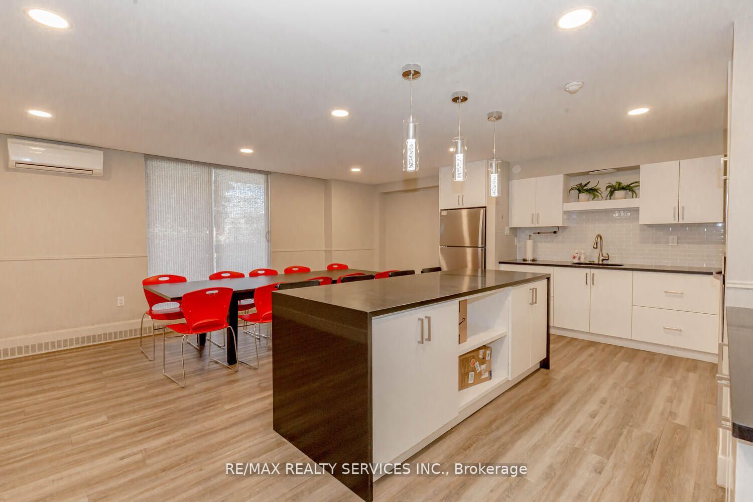 1100 Caven St, #1206