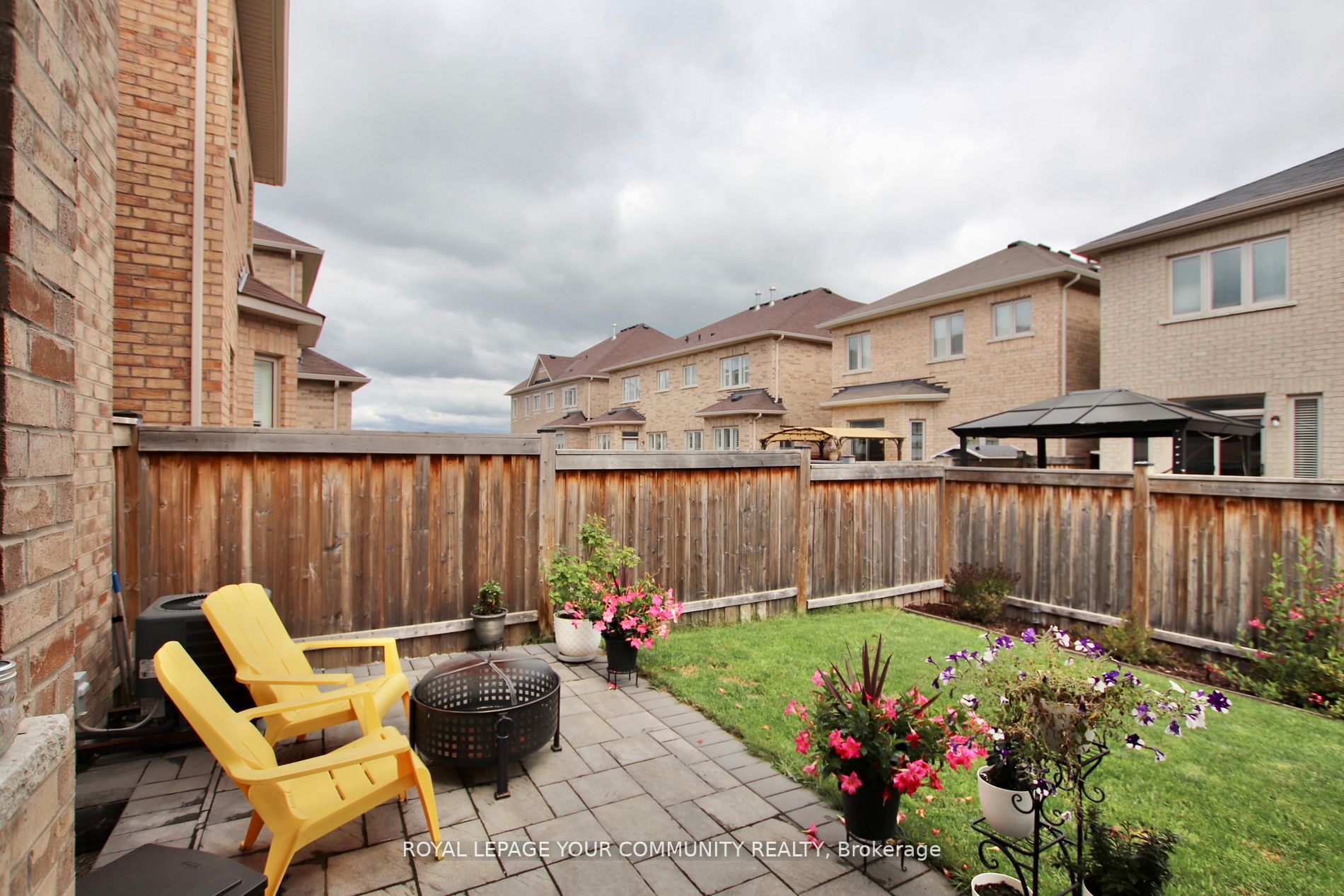 101 Thornbush Blvd