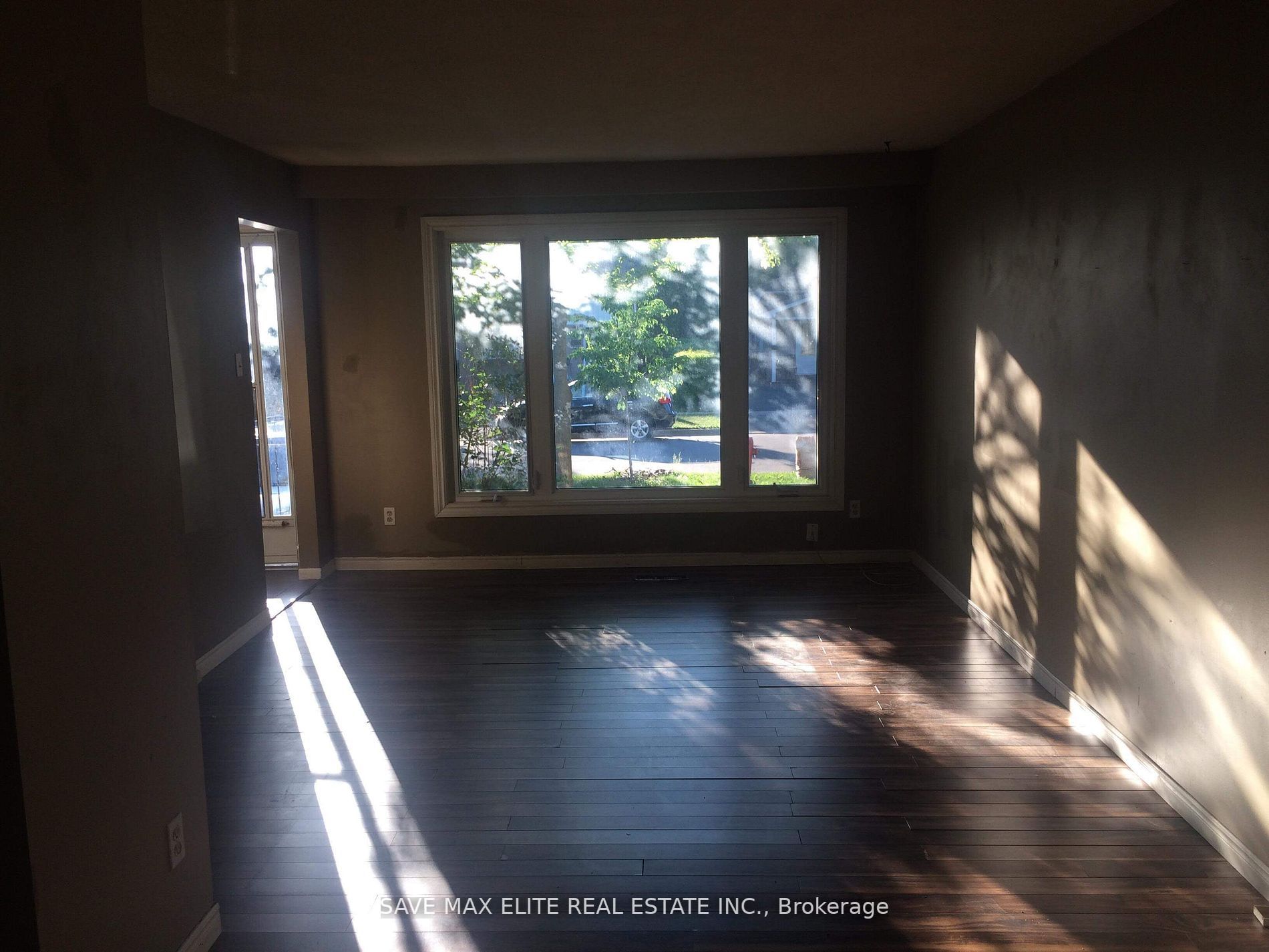 130 Burbank Cres