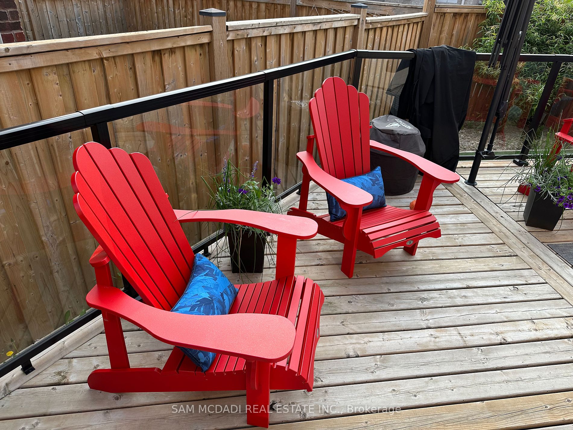 539 Stream Cres