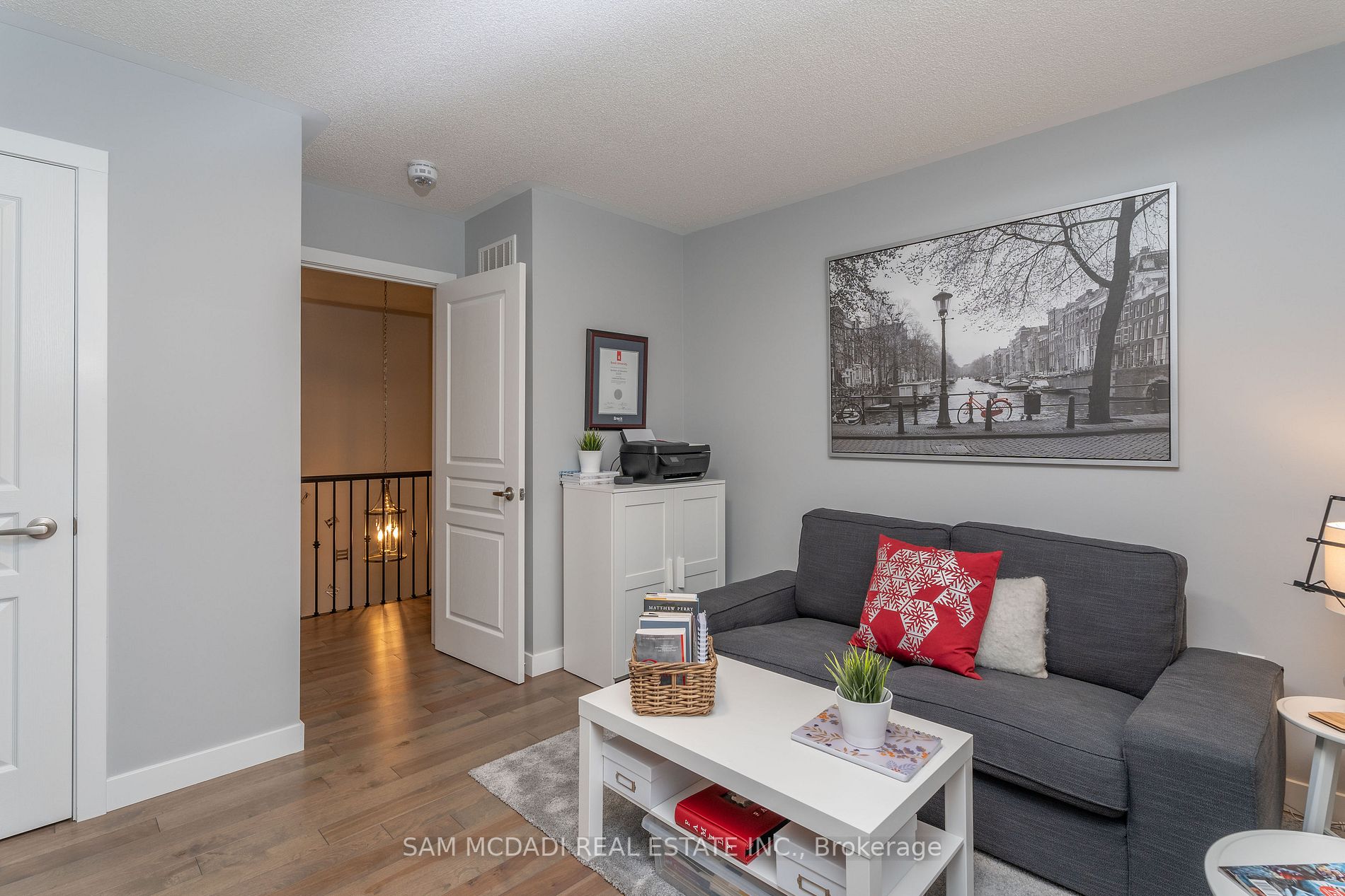 539 Stream Cres