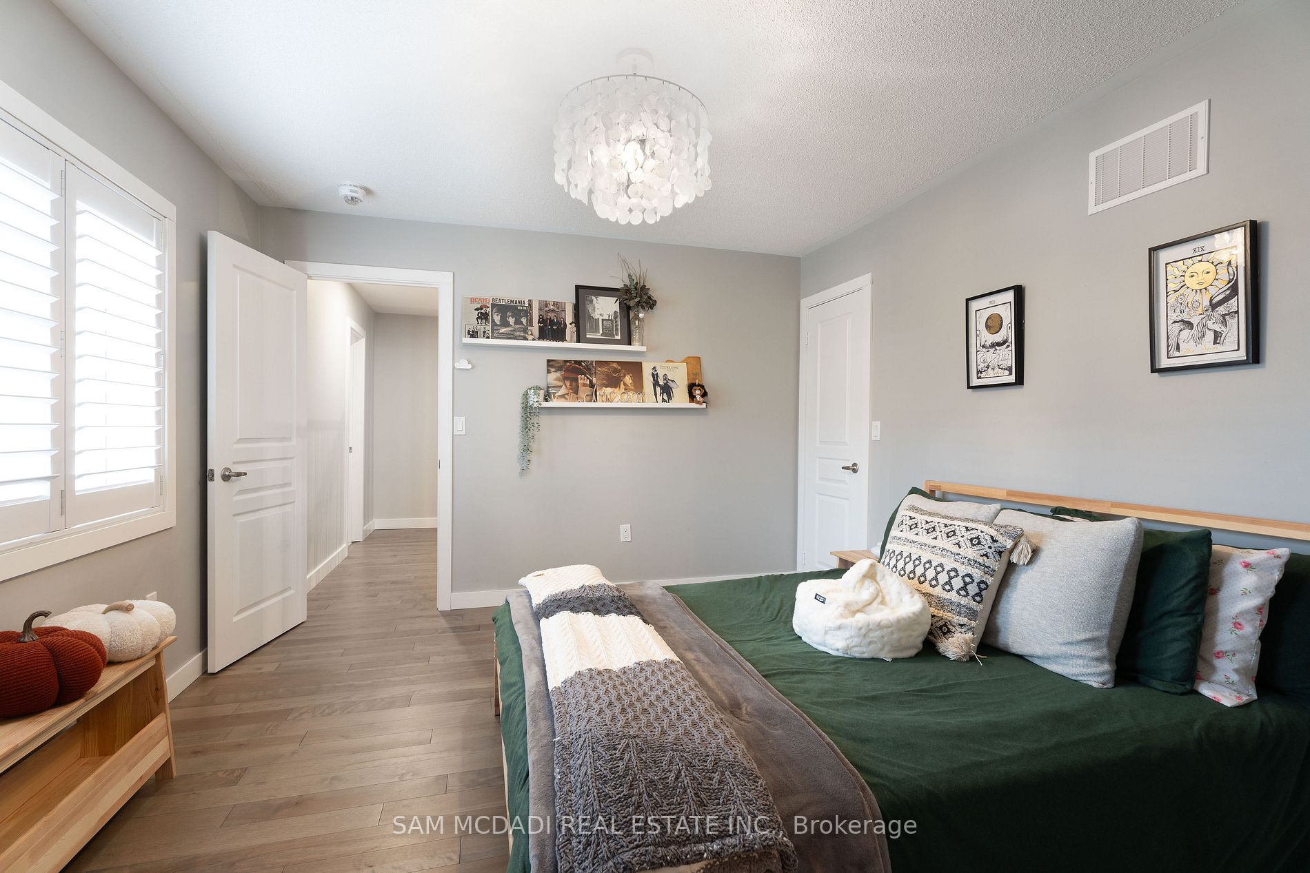 539 Stream Cres