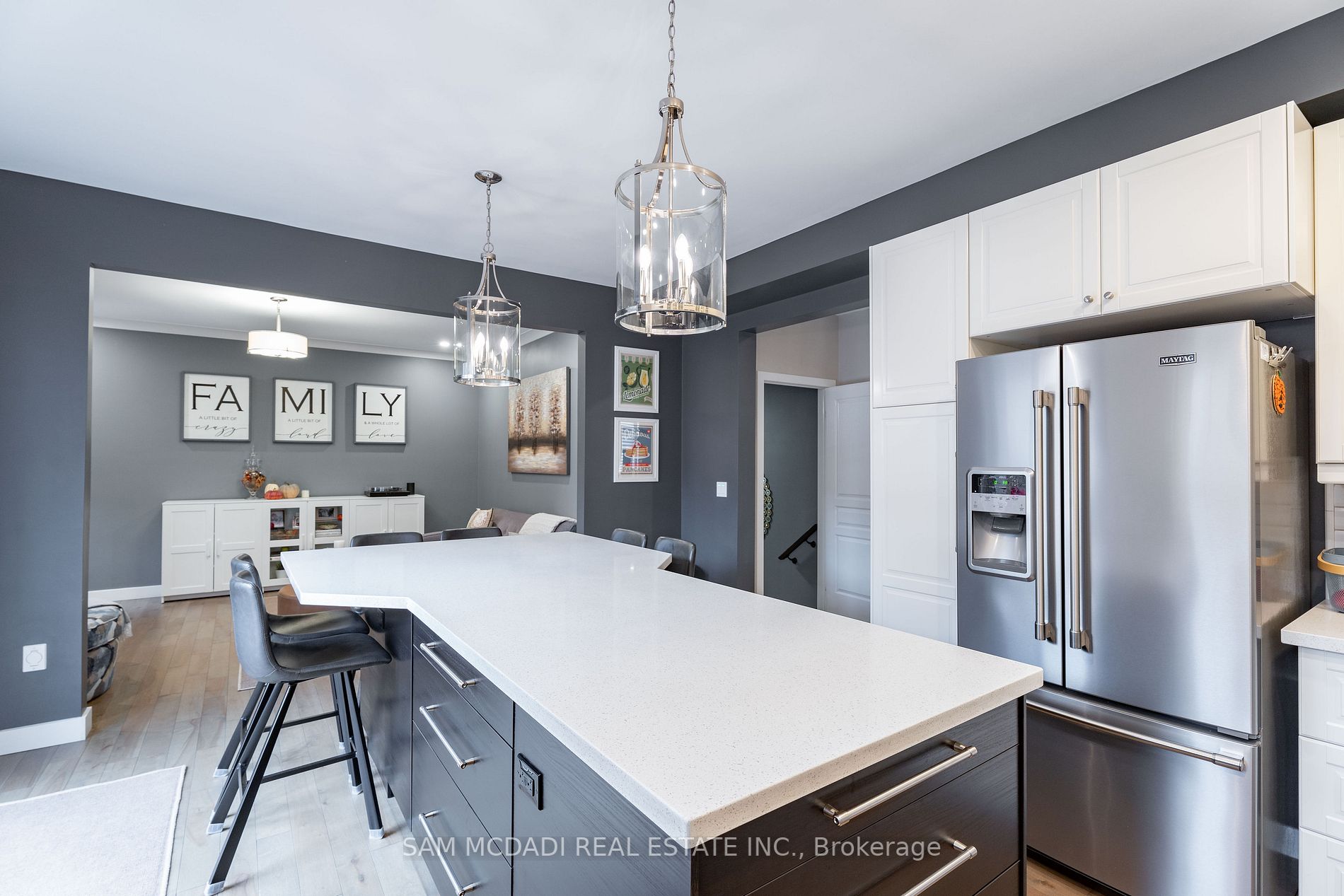 539 Stream Cres