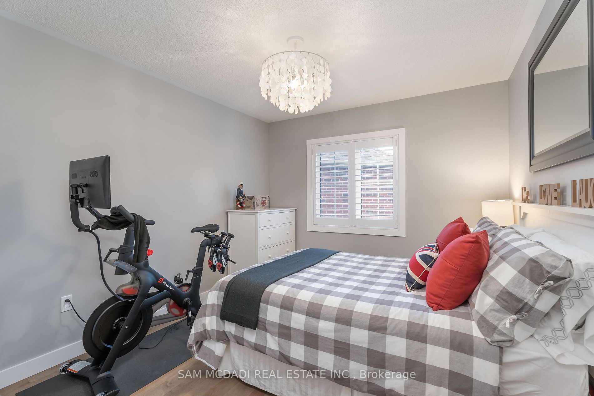 539 Stream Cres