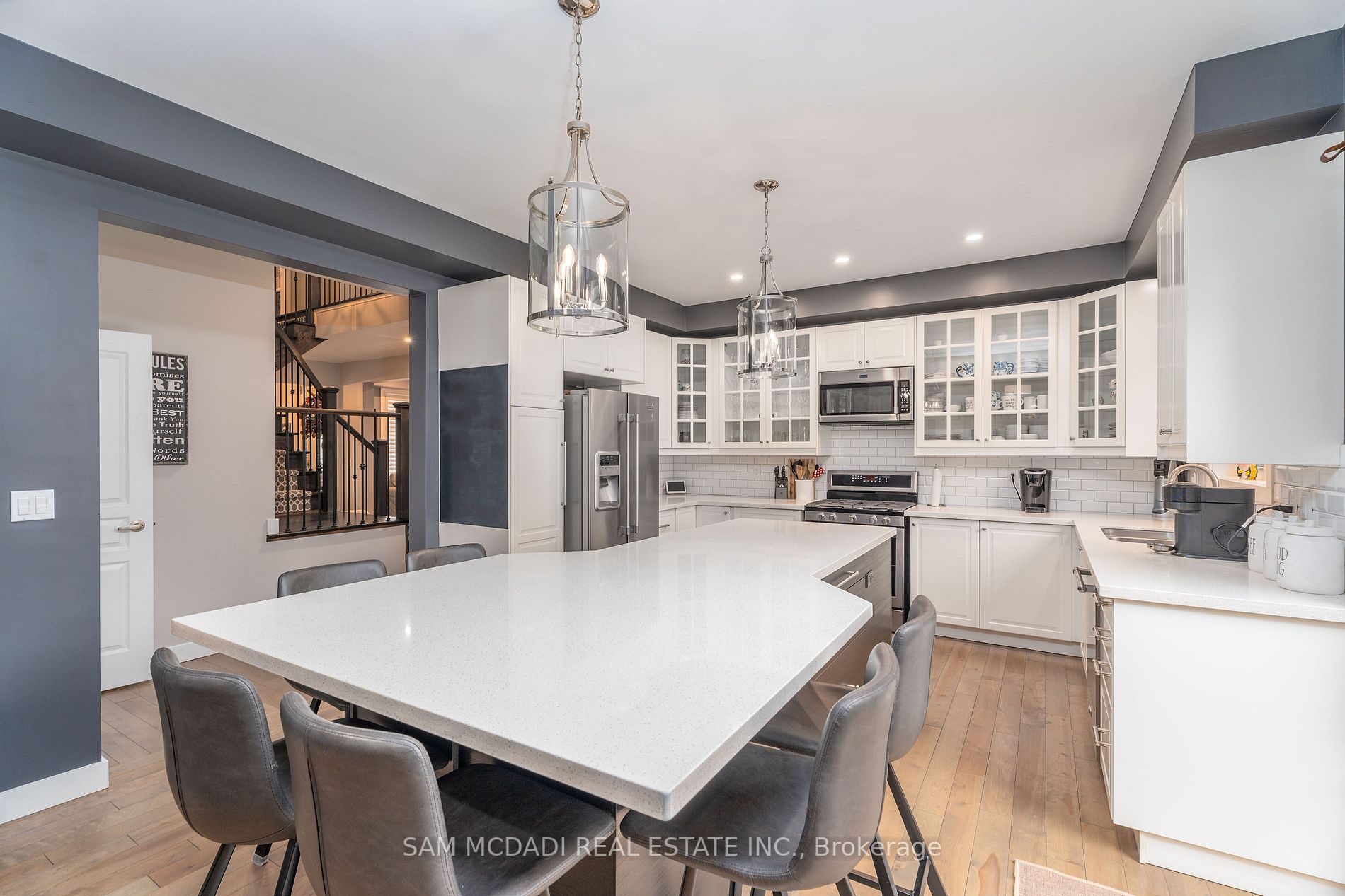 539 Stream Cres