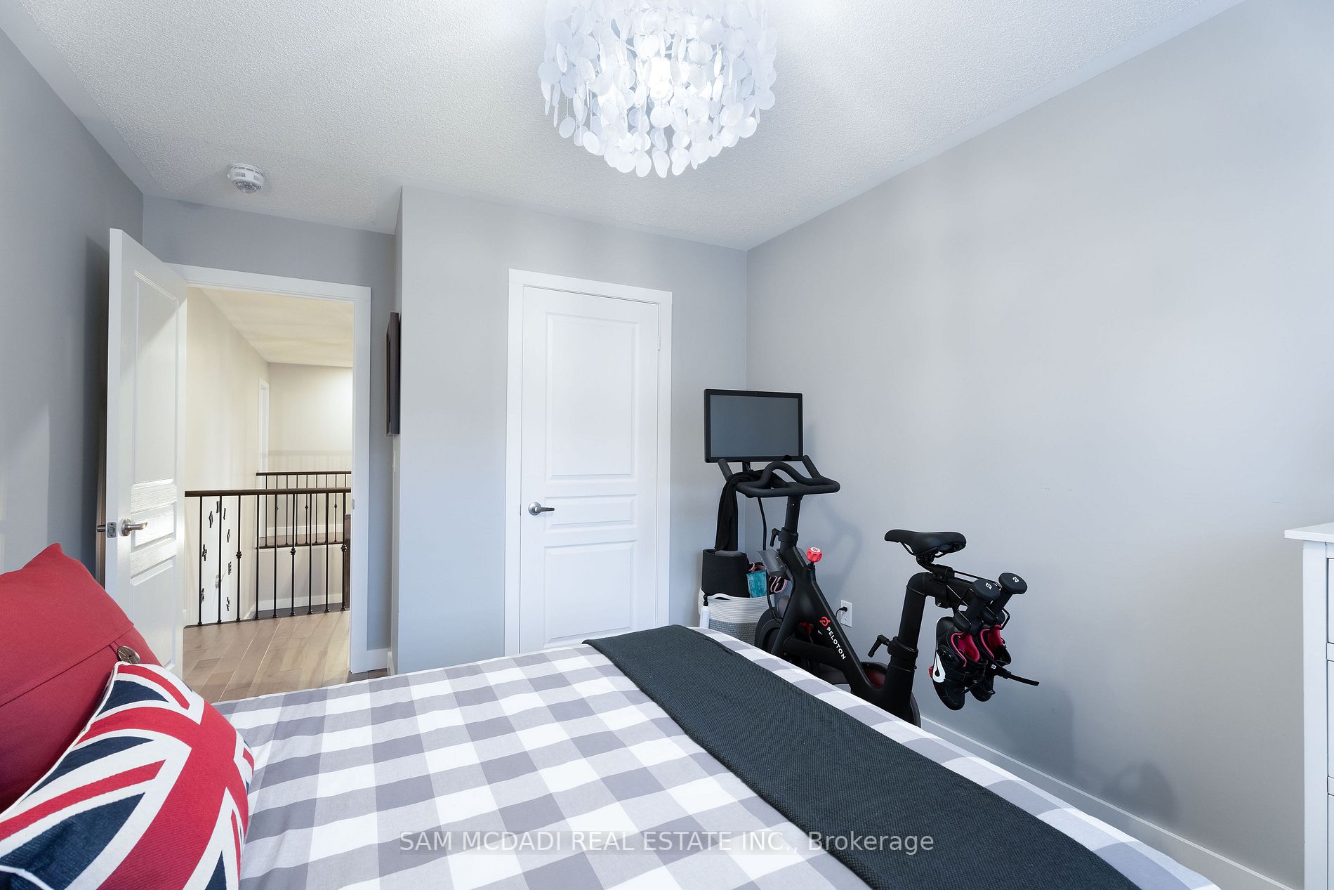 539 Stream Cres
