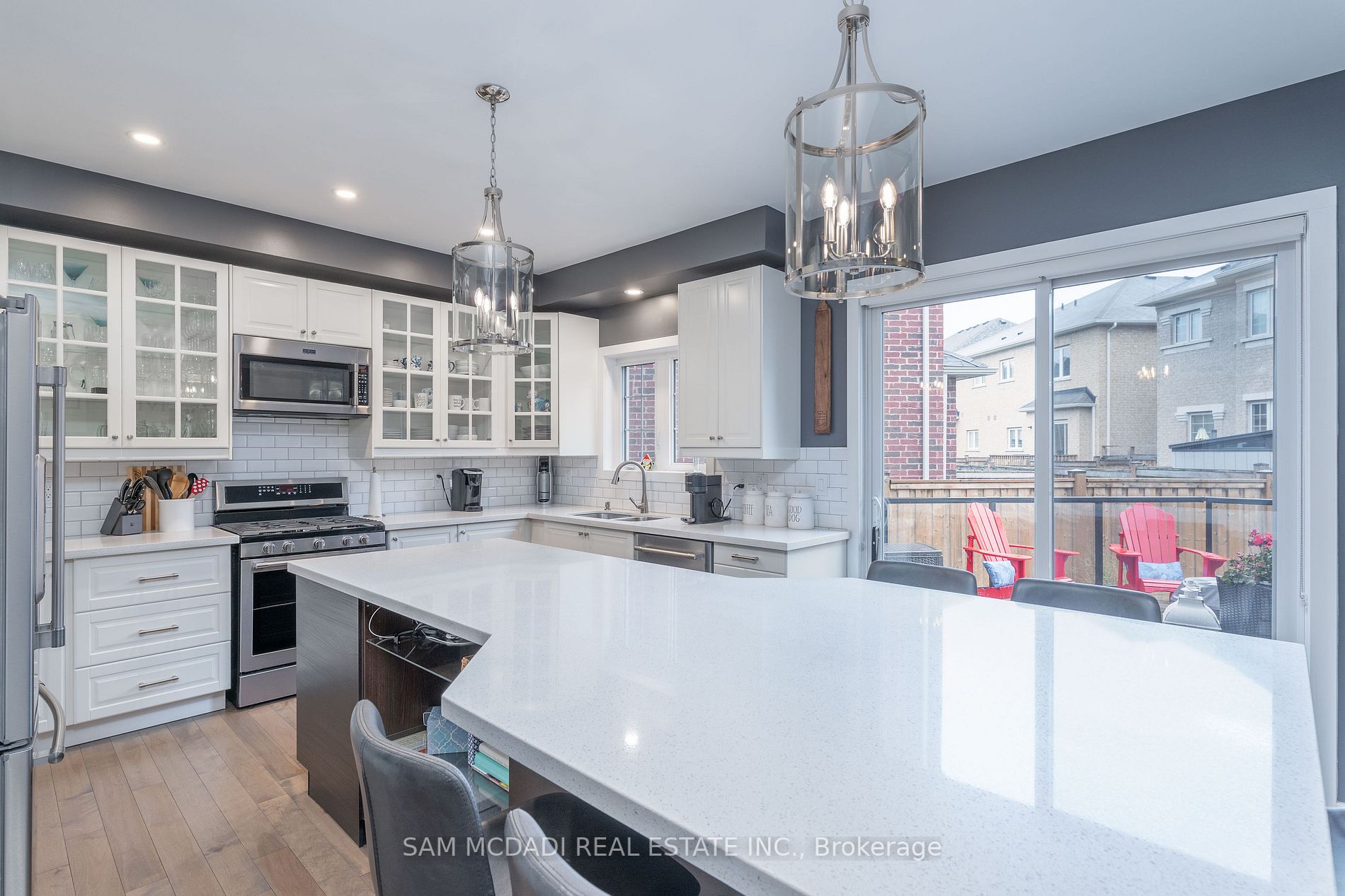 539 Stream Cres