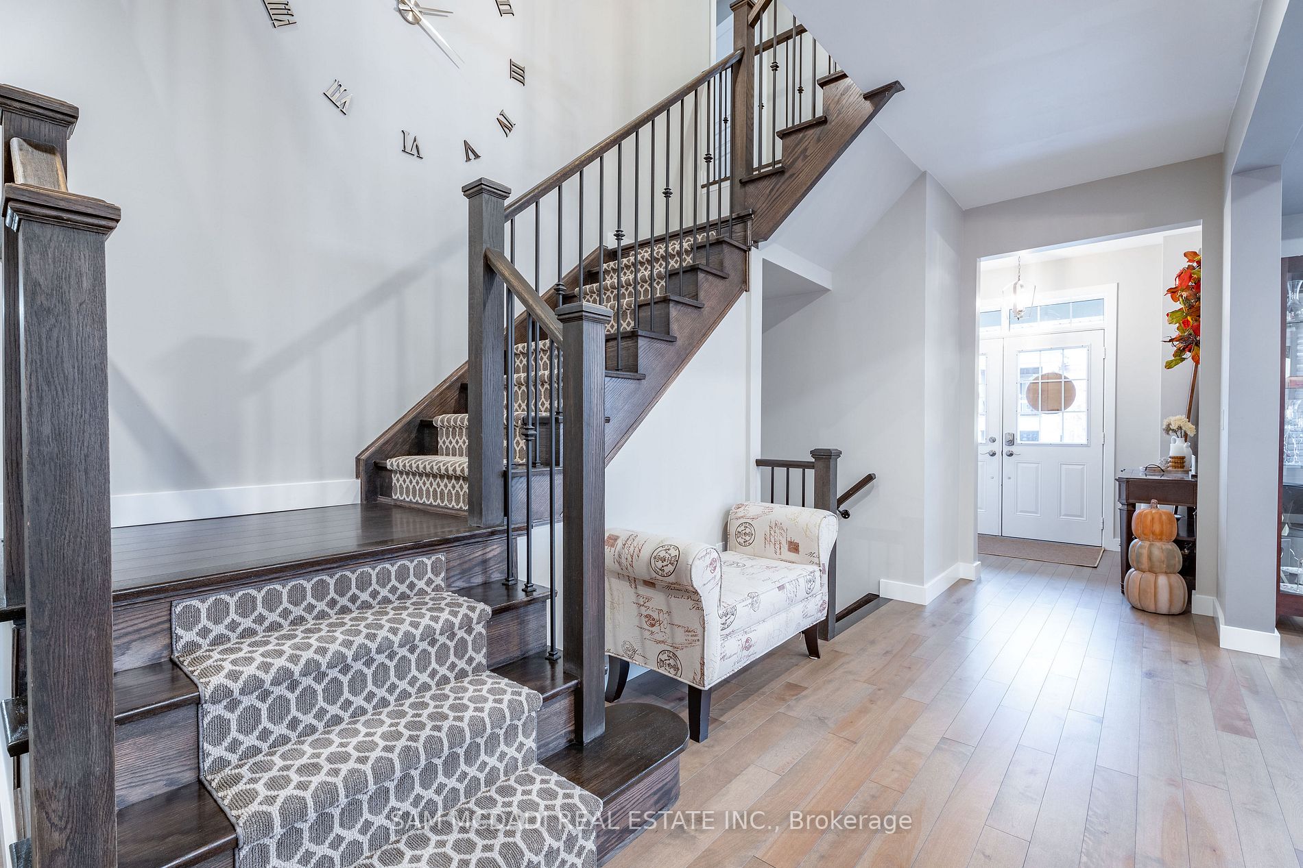 539 Stream Cres