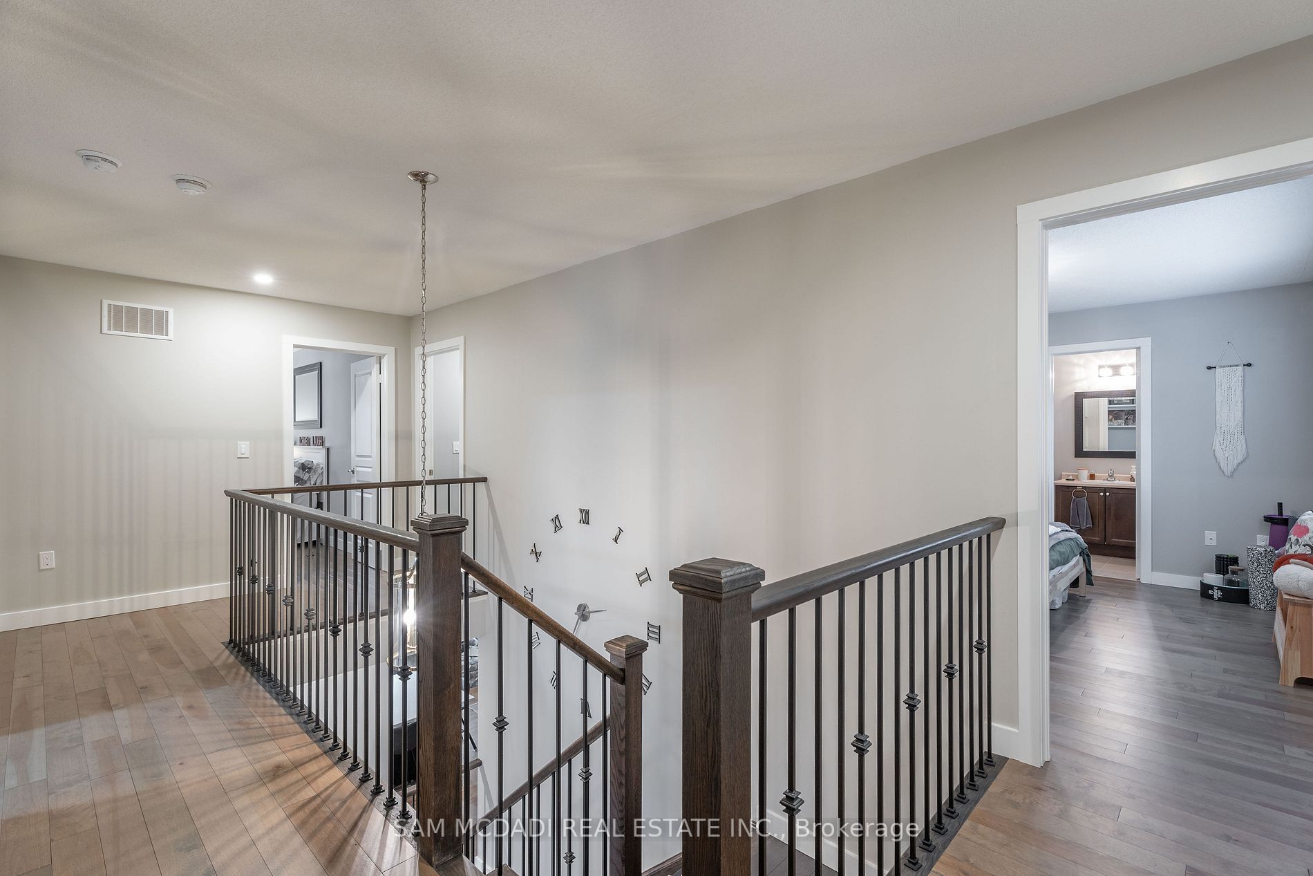 539 Stream Cres