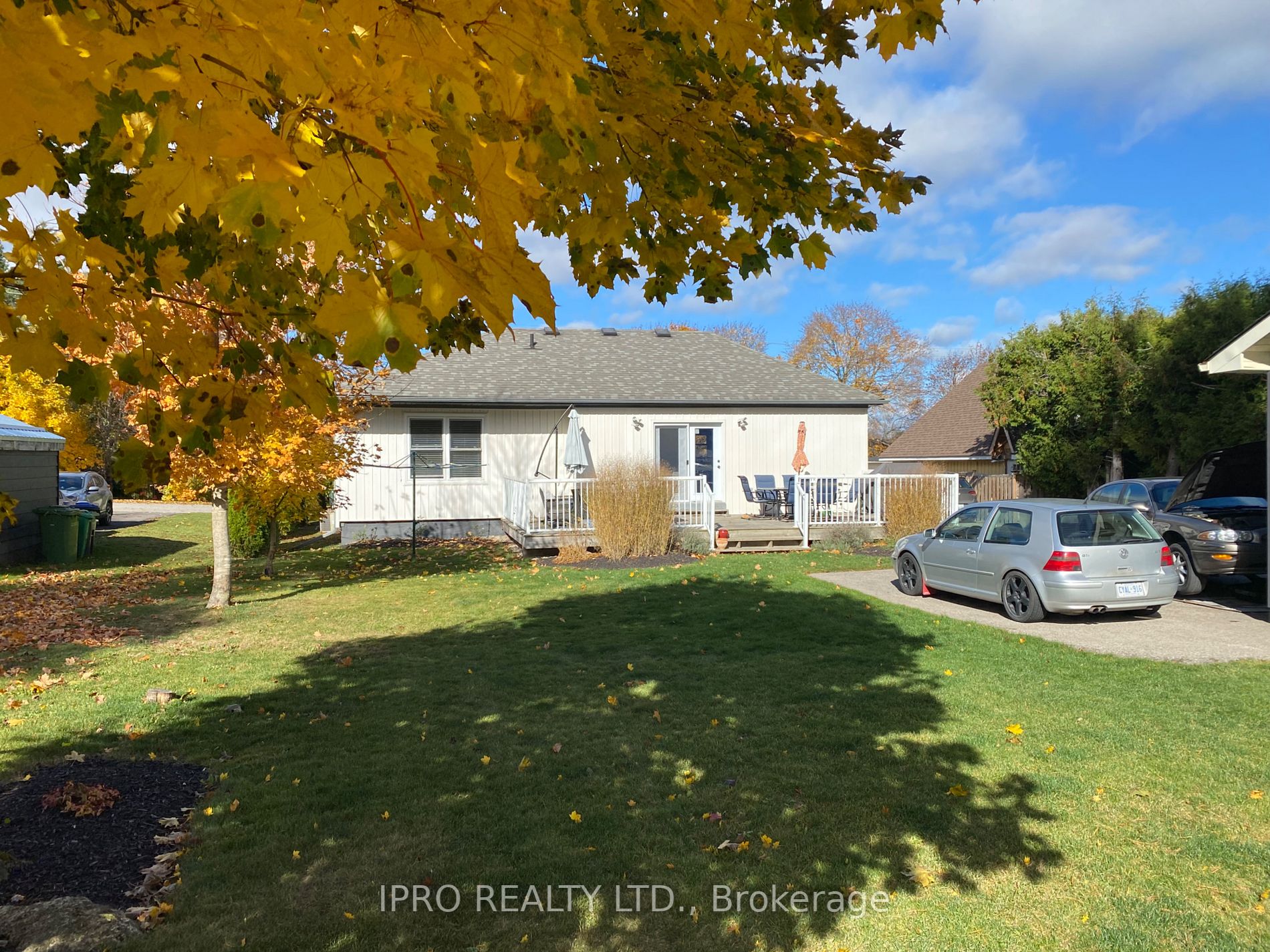 49 King St N