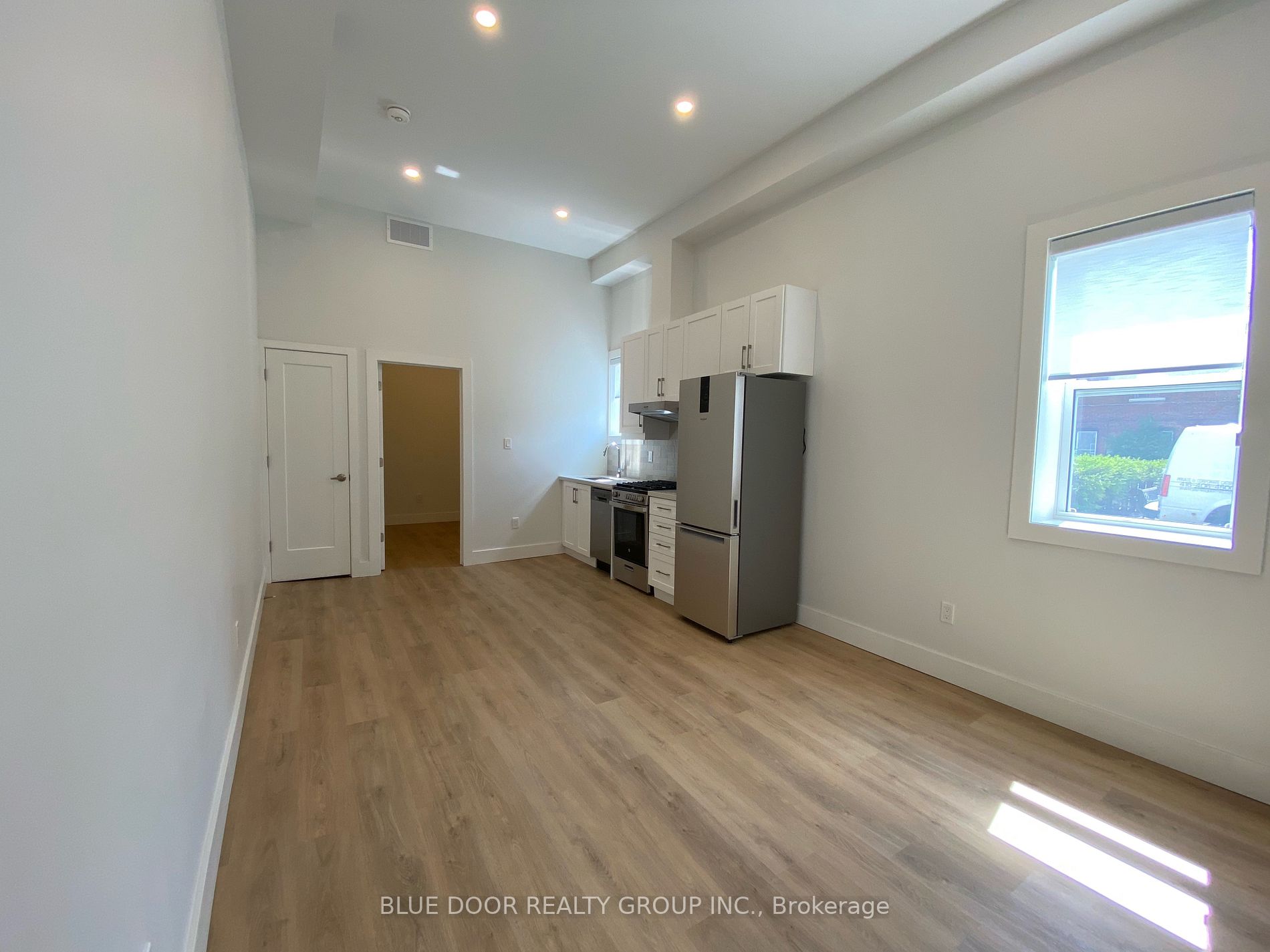 3100 Dundas St W, #2