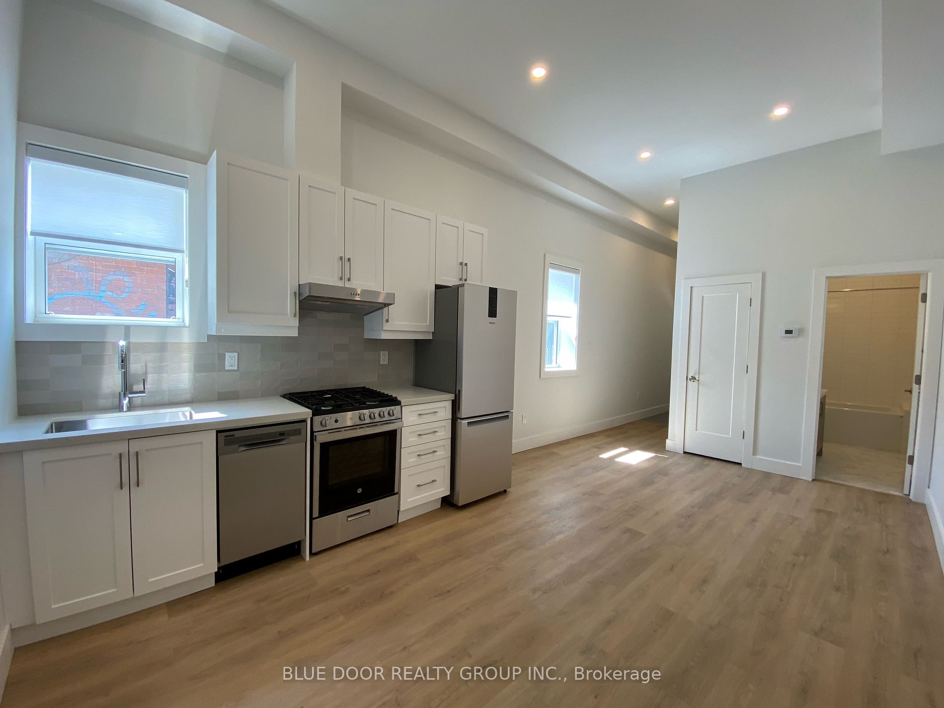 3100 Dundas St W, #2