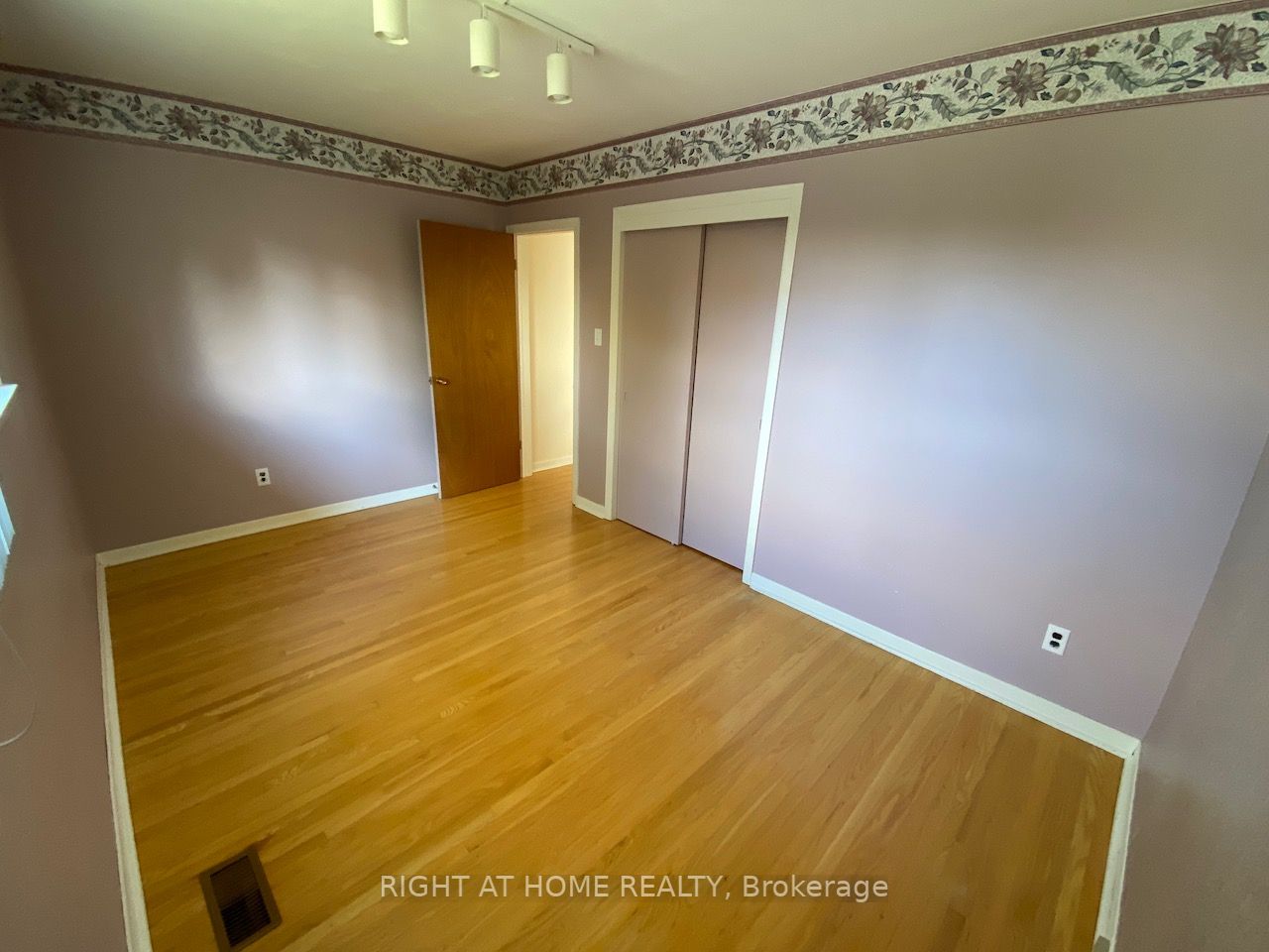 360 Sandlewood Road