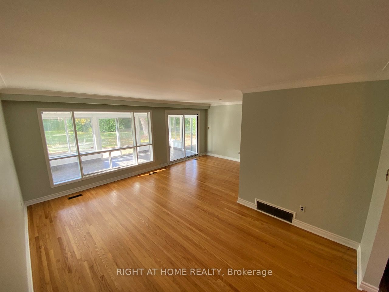 360 Sandlewood Road