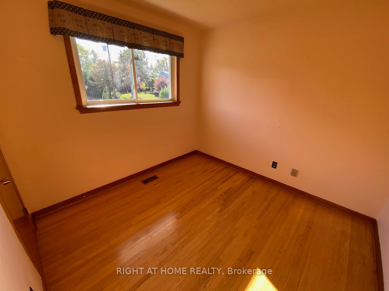 360 Sandlewood Road