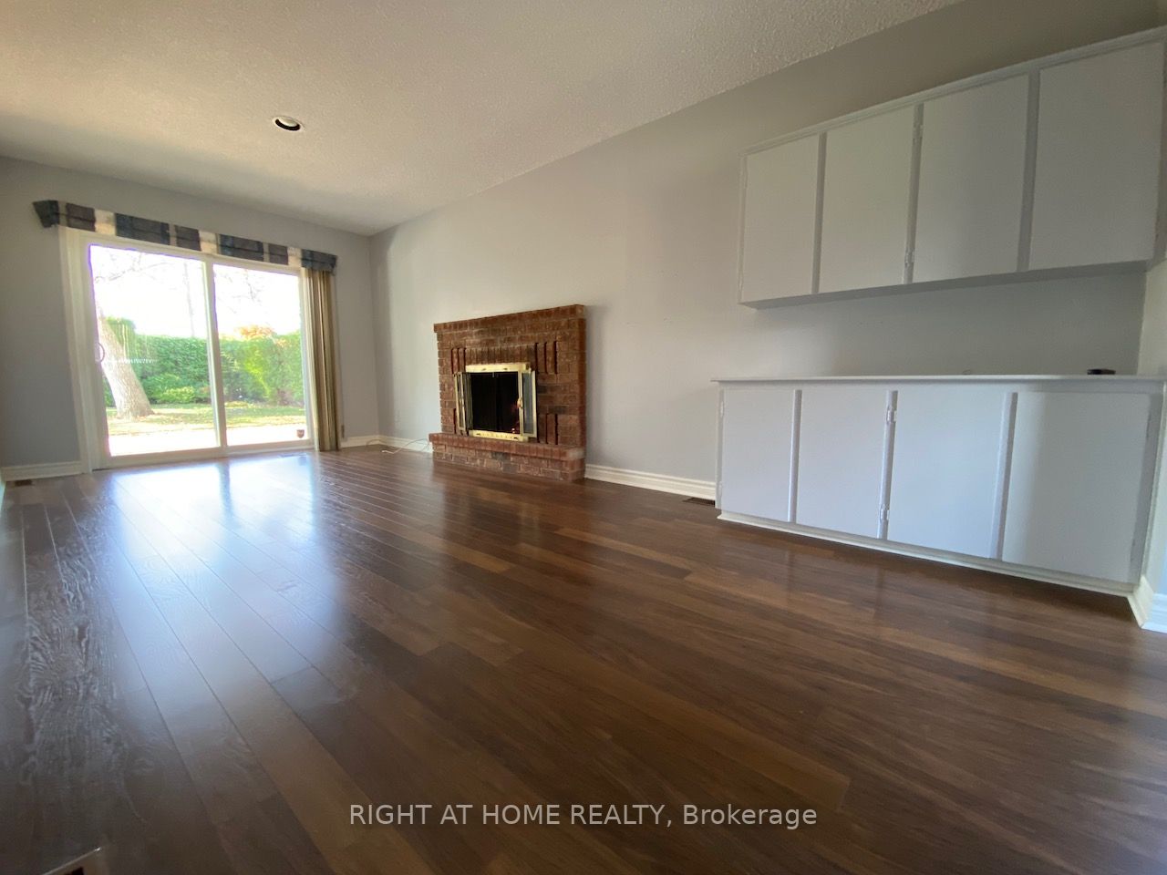 360 Sandlewood Road