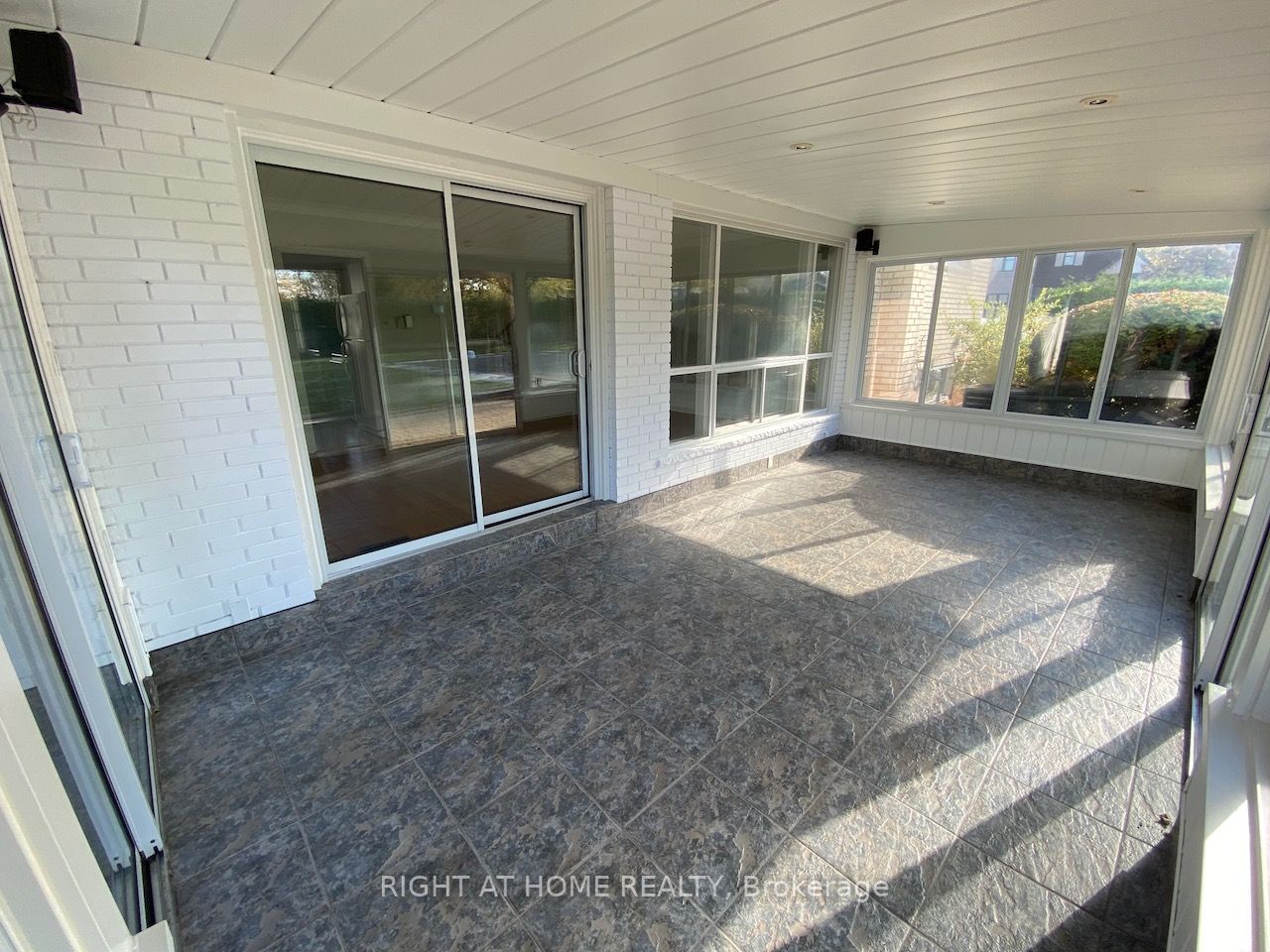 360 Sandlewood Road