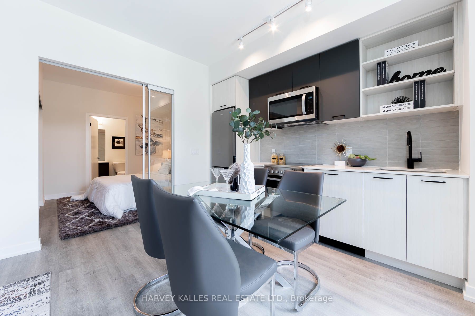 2300 St Clair Ave W, #114