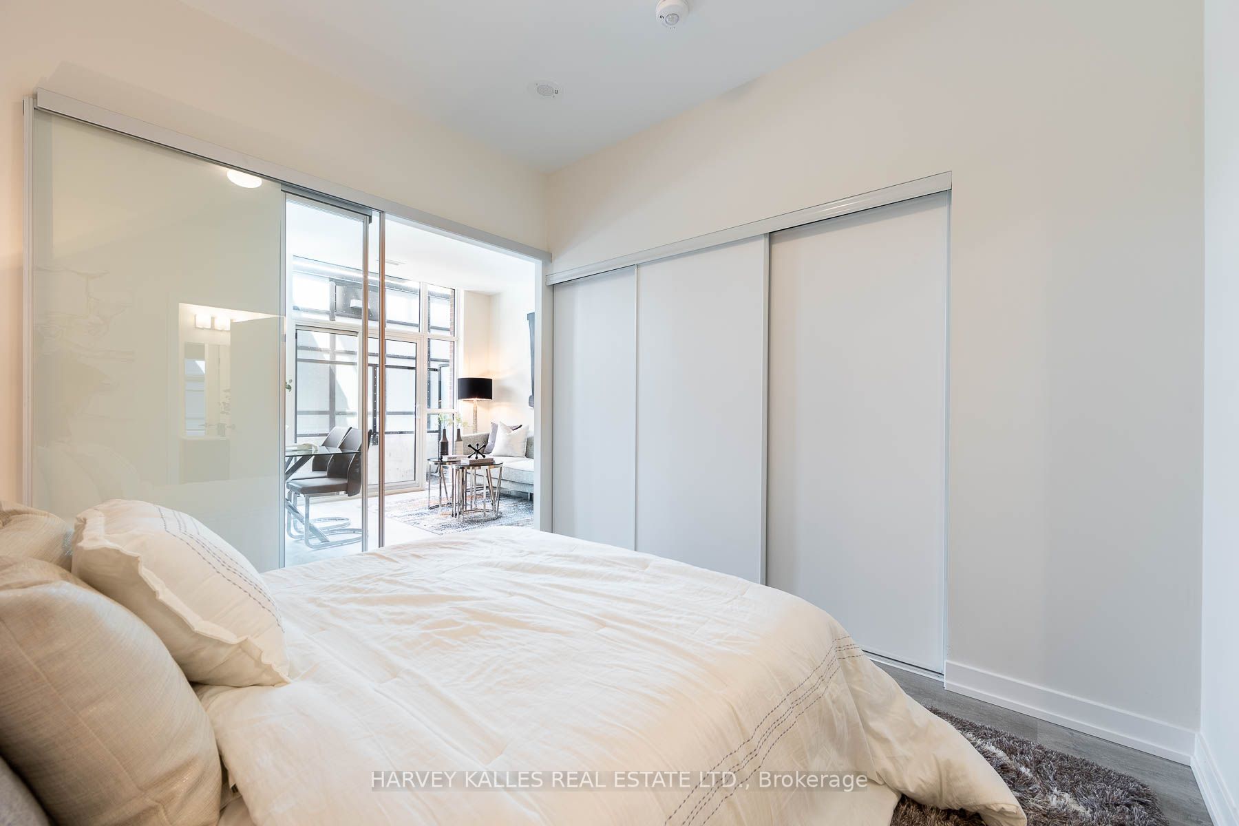 2300 St Clair Ave W, #114