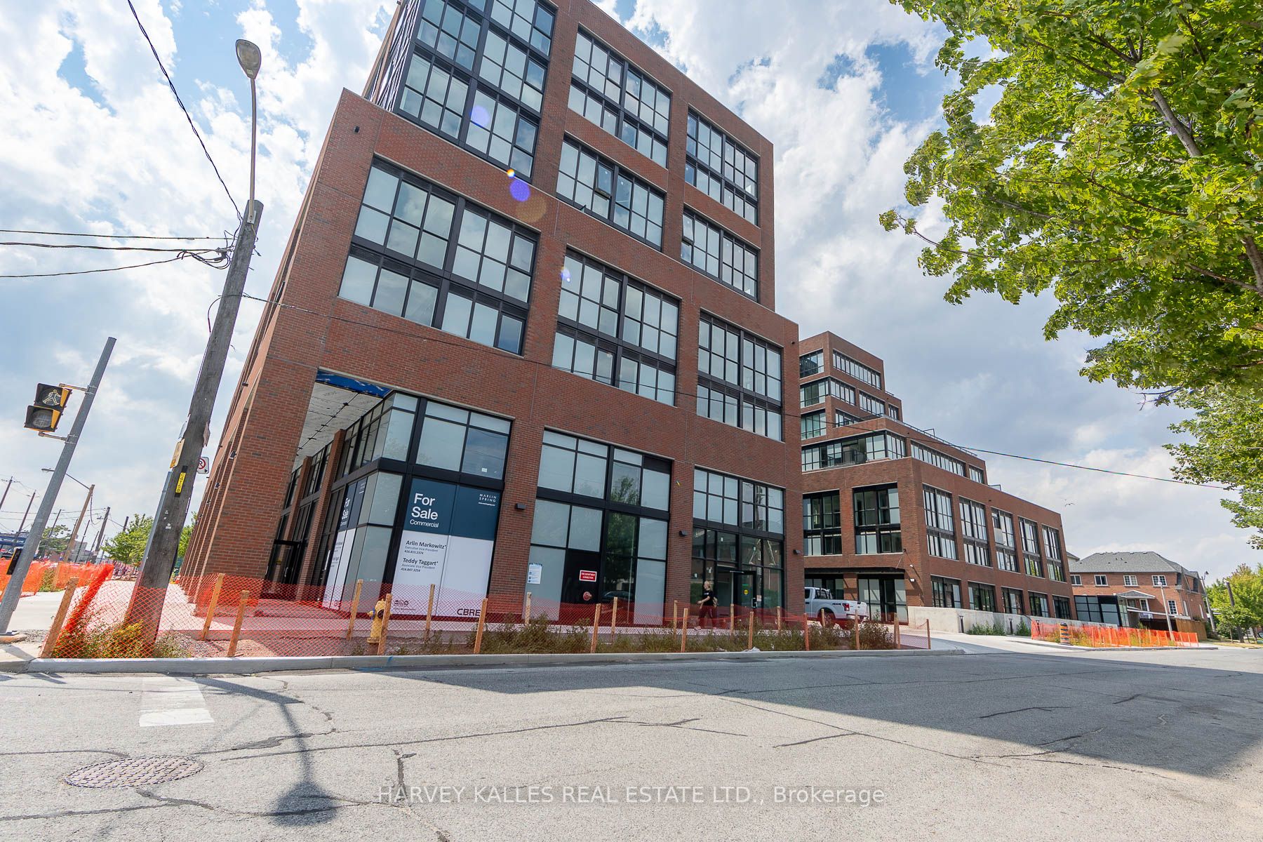 2300 St Clair Ave W, #114
