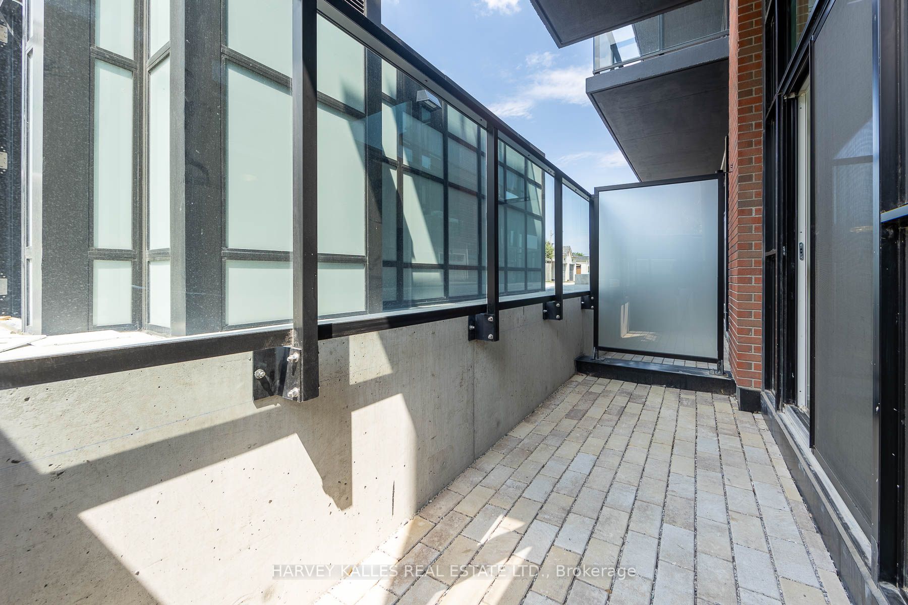 2300 St Clair Ave W, #114