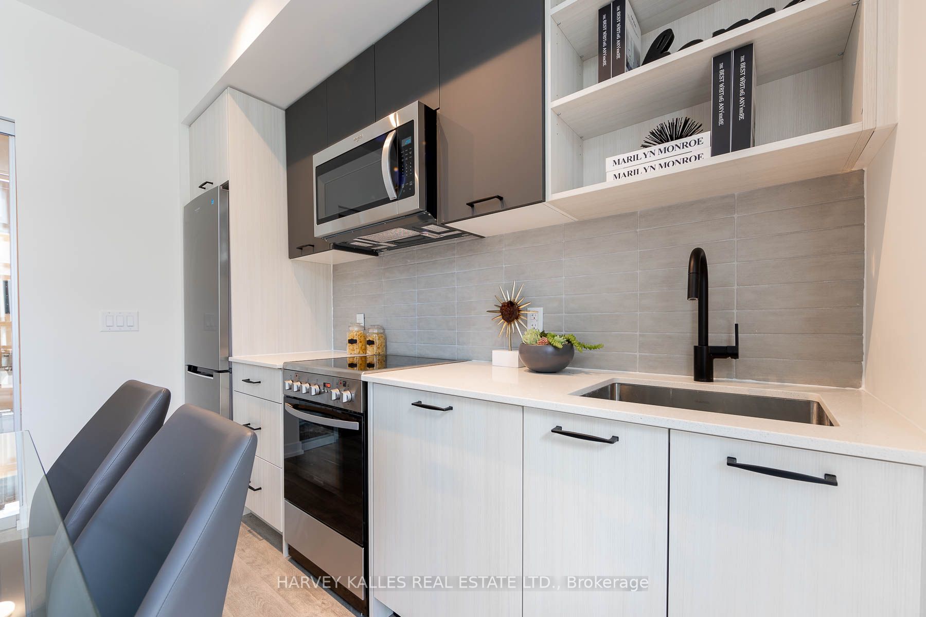 2300 St Clair Ave W, #114