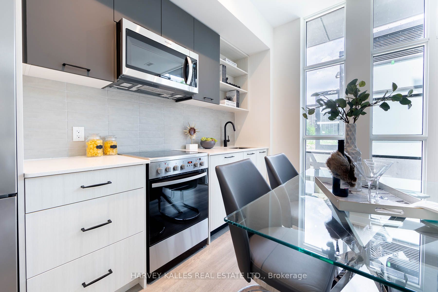 2300 St Clair Ave W, #114