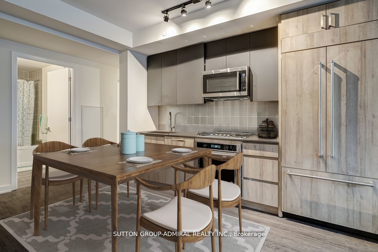 430 Roncesvalles Ave, #207