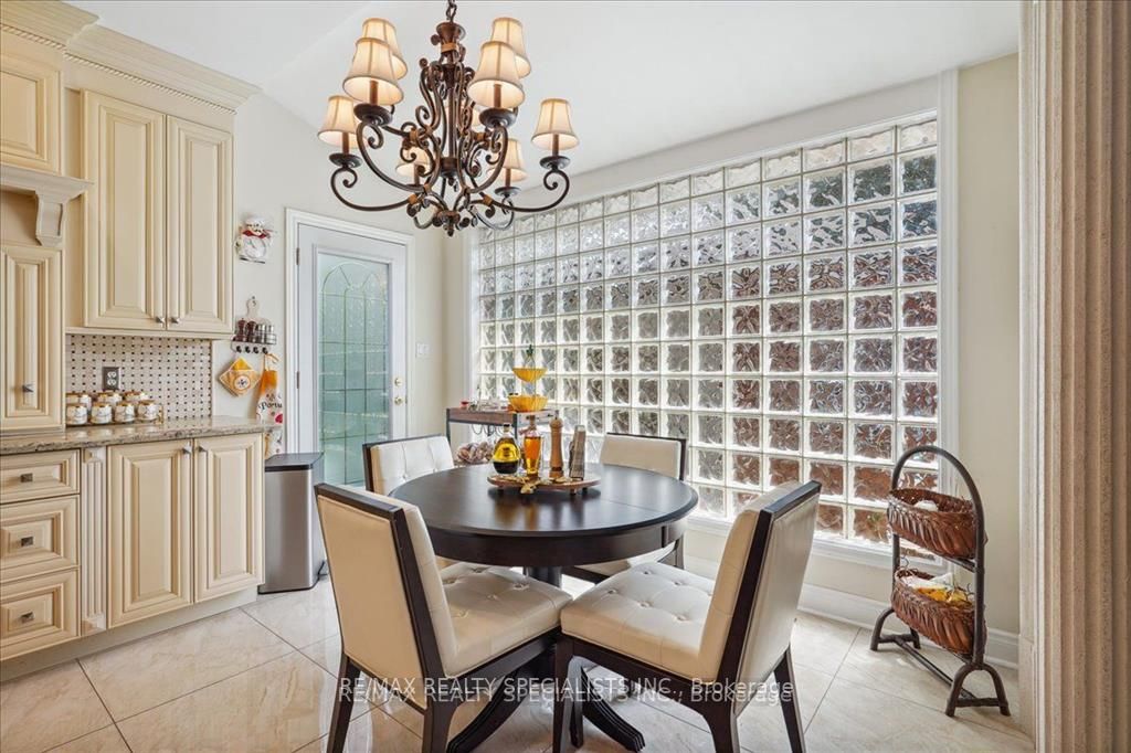 1102 Fleet St