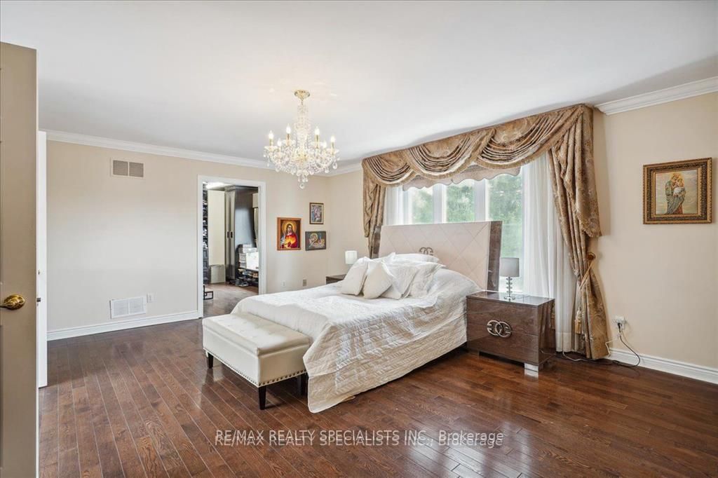 1102 Fleet St