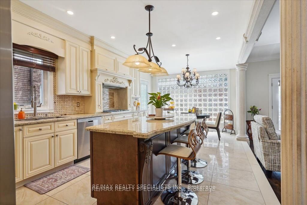1102 Fleet St
