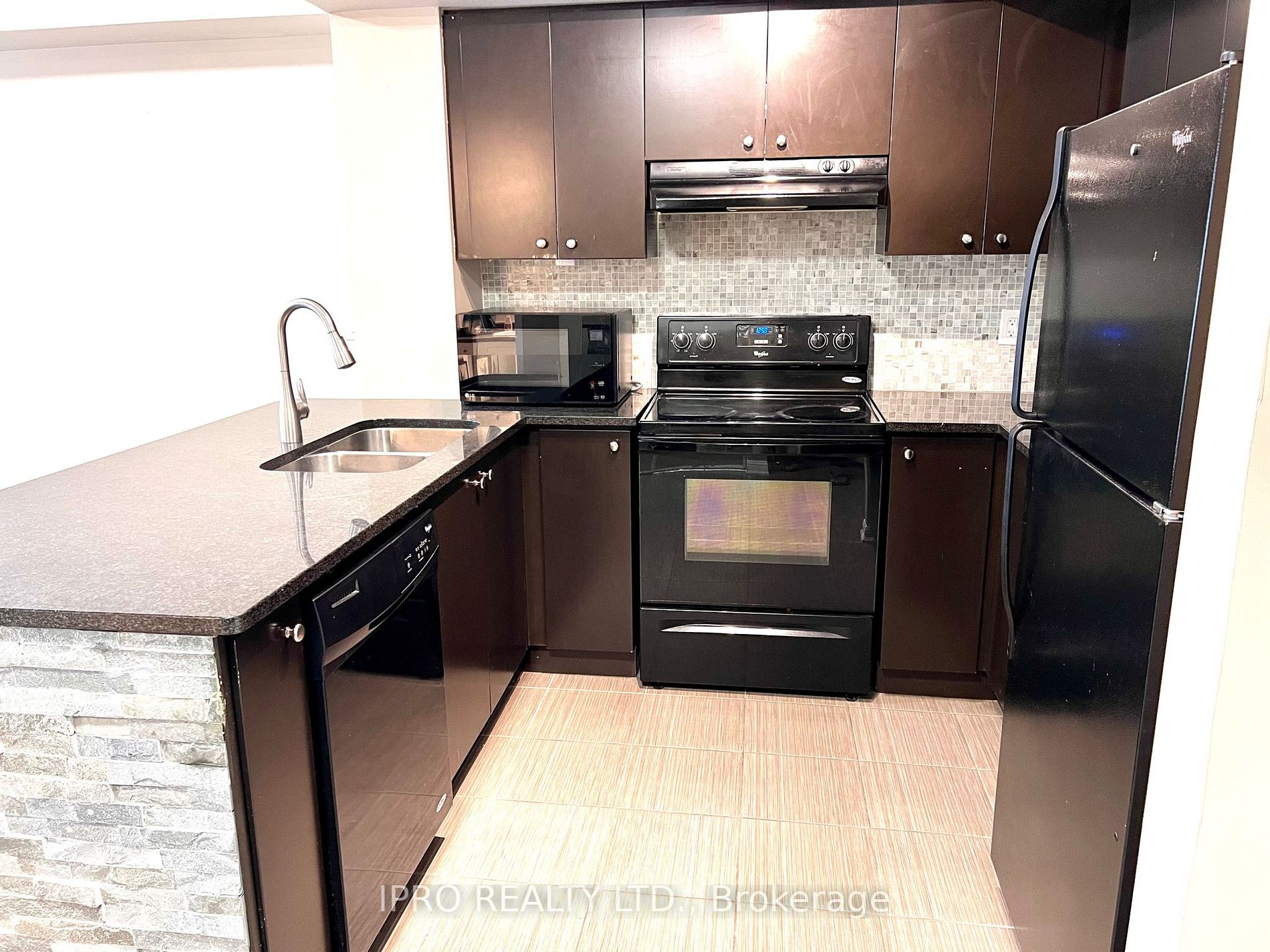 60 Baycliffe Cres, #101