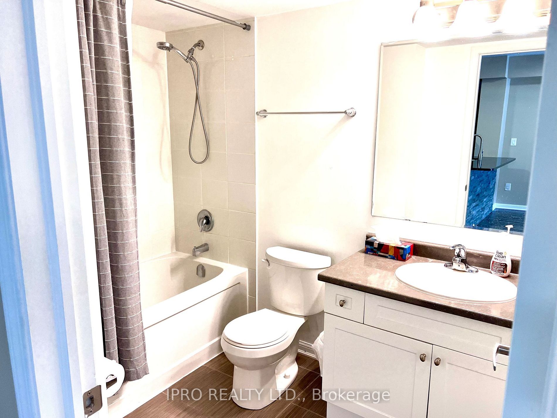 60 Baycliffe Cres, #101