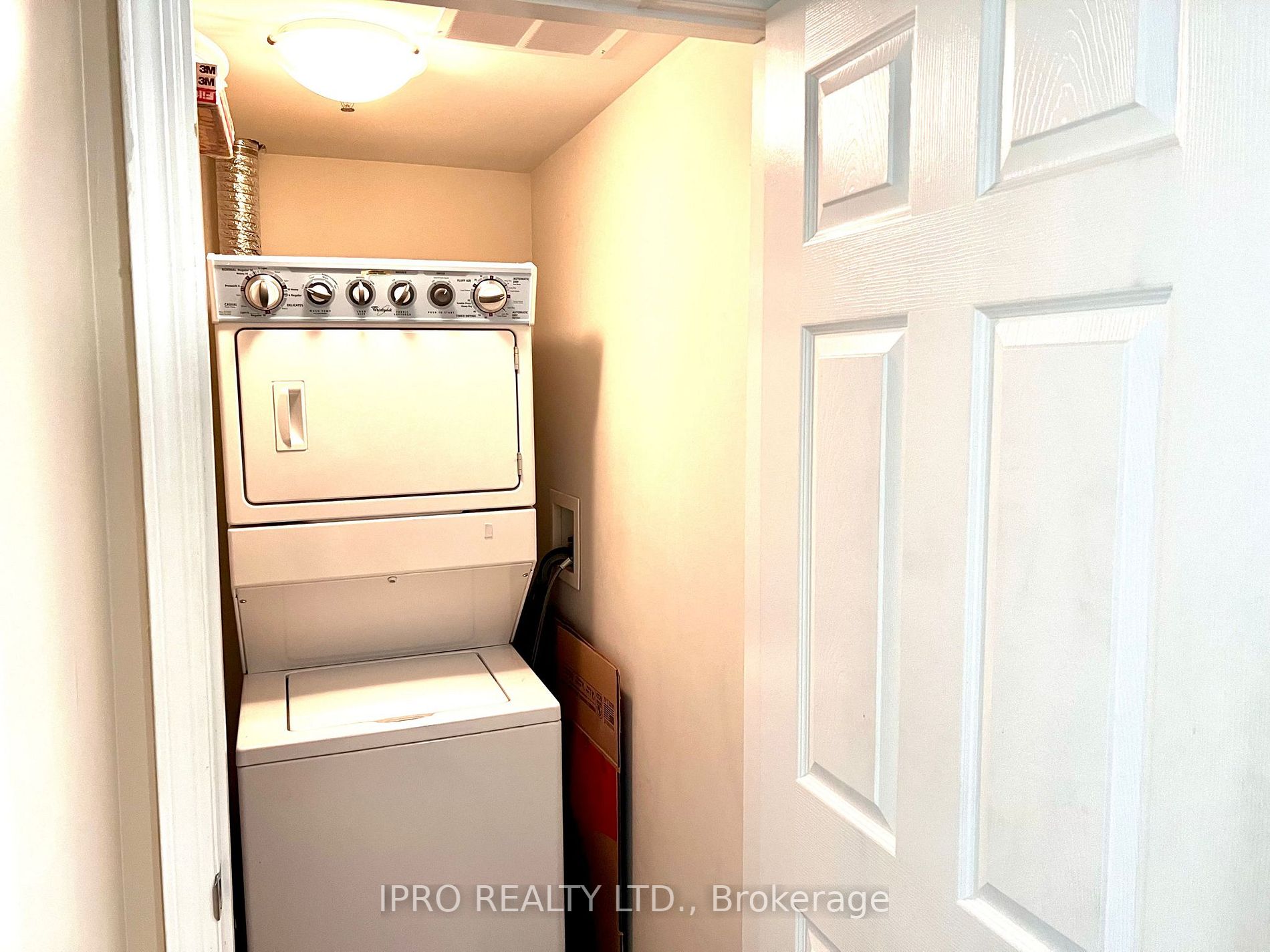60 Baycliffe Cres, #101