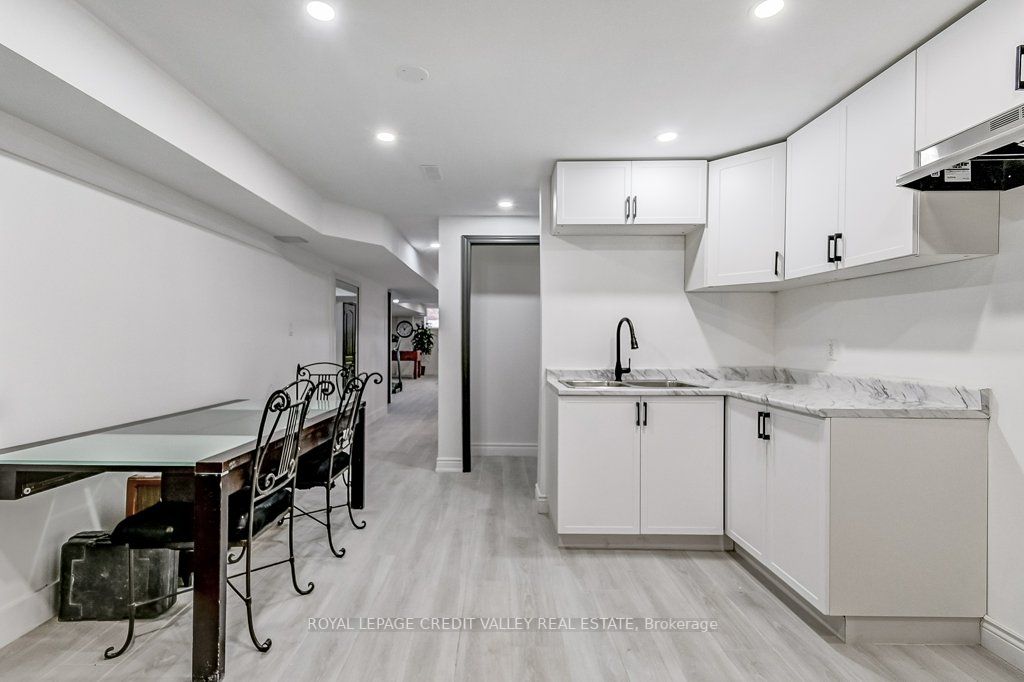 9 Mecca St