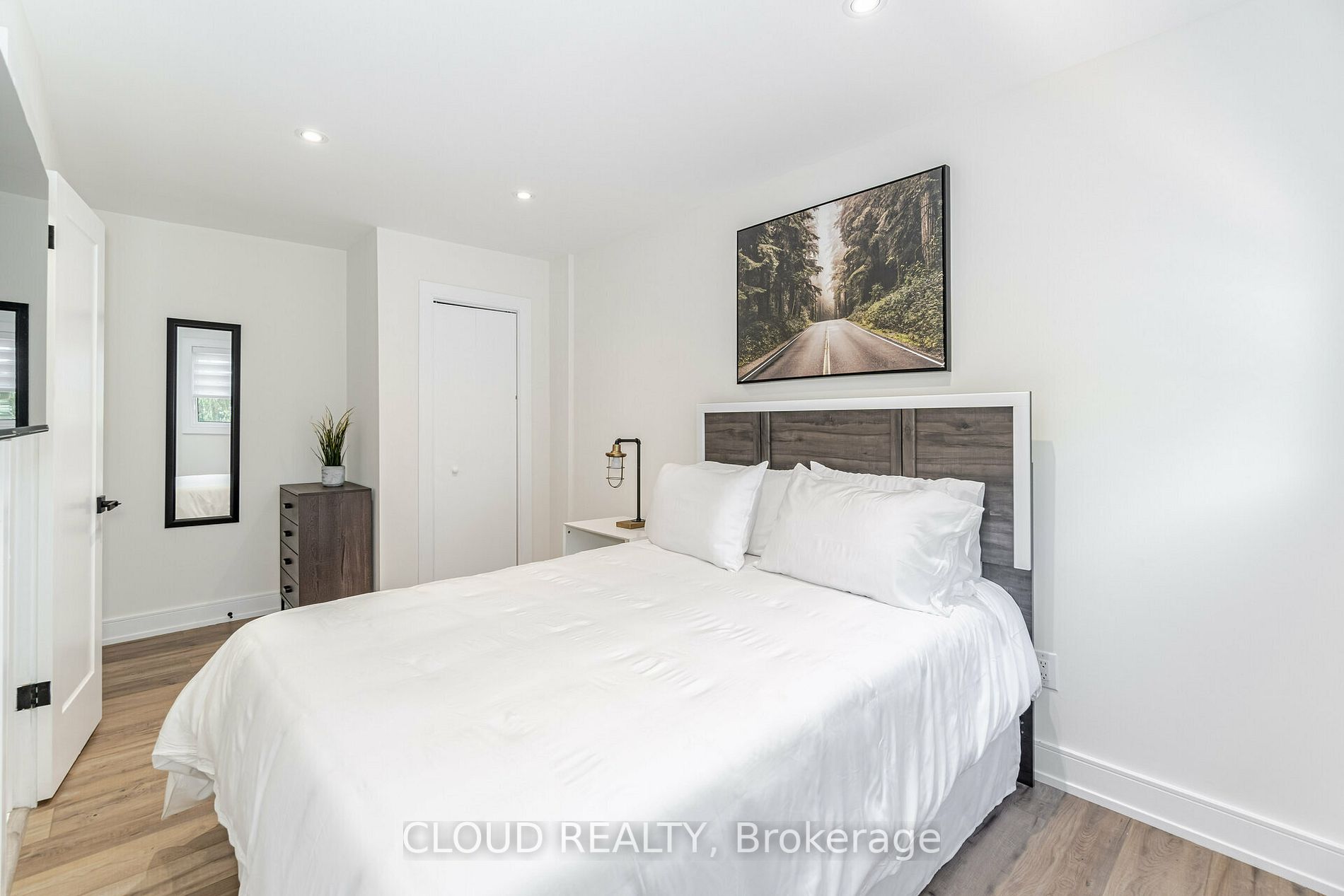 57 King St S