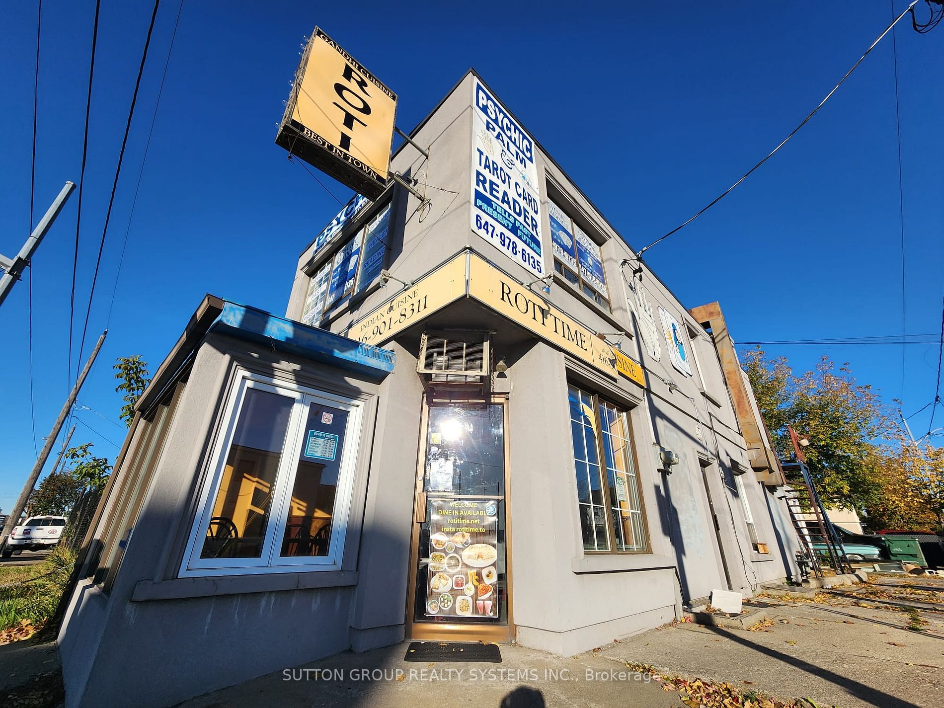 2542 St Clair Ave W