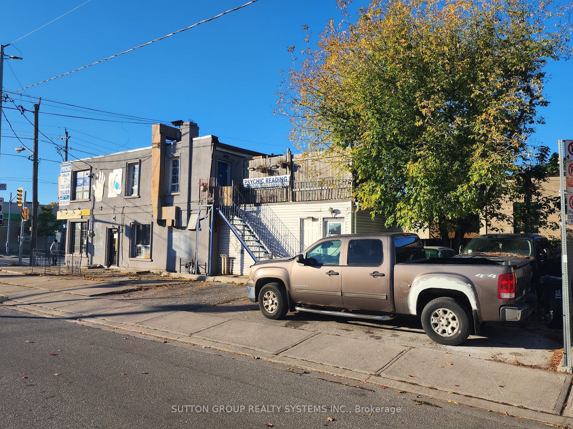 2542 St Clair Ave W