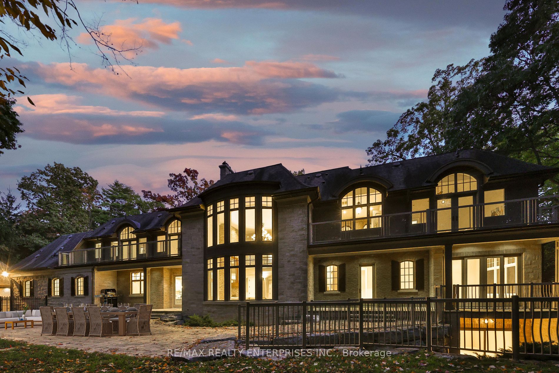 1135 Algonquin Dr