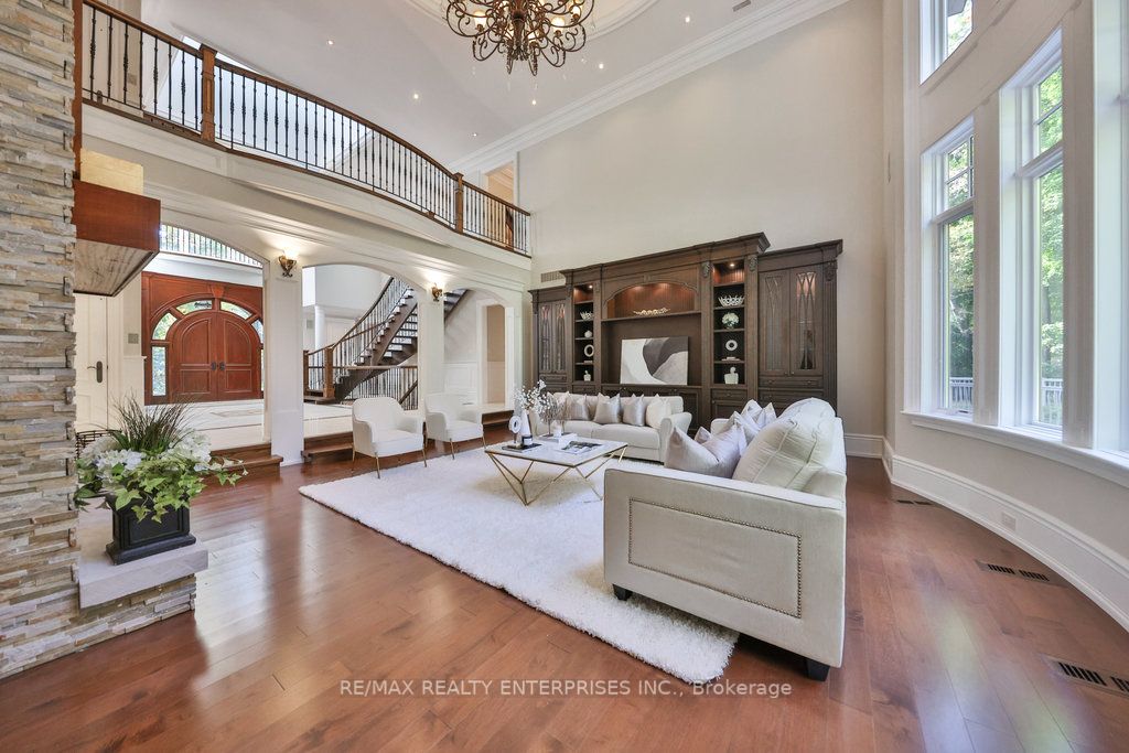 1135 Algonquin Dr