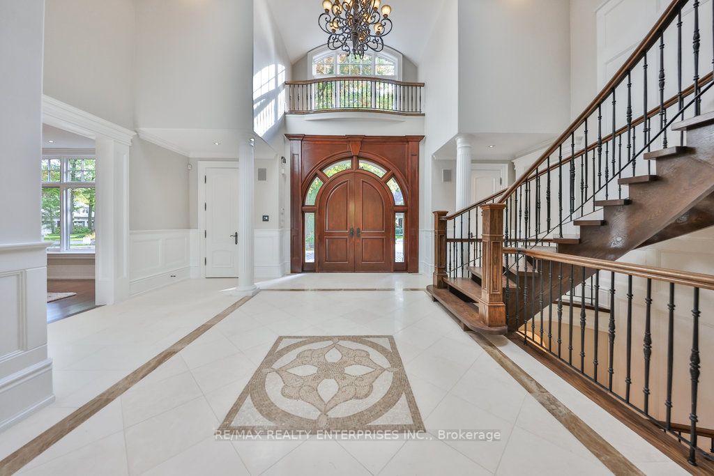 1135 Algonquin Dr