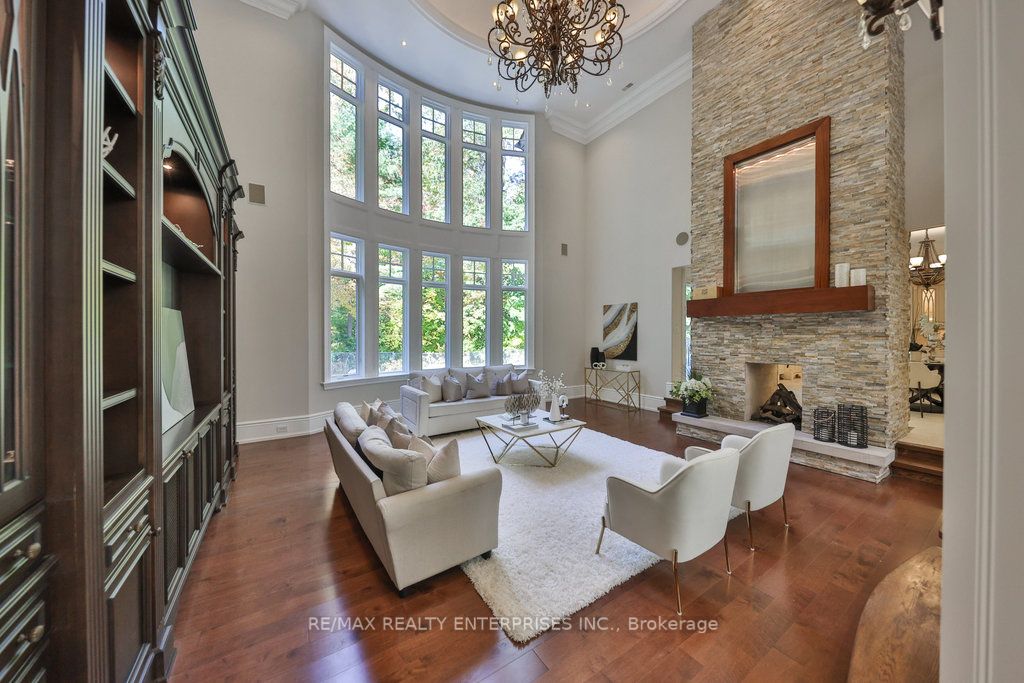 1135 Algonquin Dr